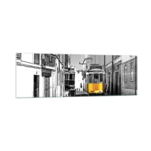 Glasbild - Bild auf glas - Eine gelbe Straßenbahn auf den Straßen von Lissabon in einer monochromen Umgebung - 160x50cm - Der Geist von Lissabon - Moderne Wanddekoration für Wohnzimmer und Schlafzimmer ARTTOR