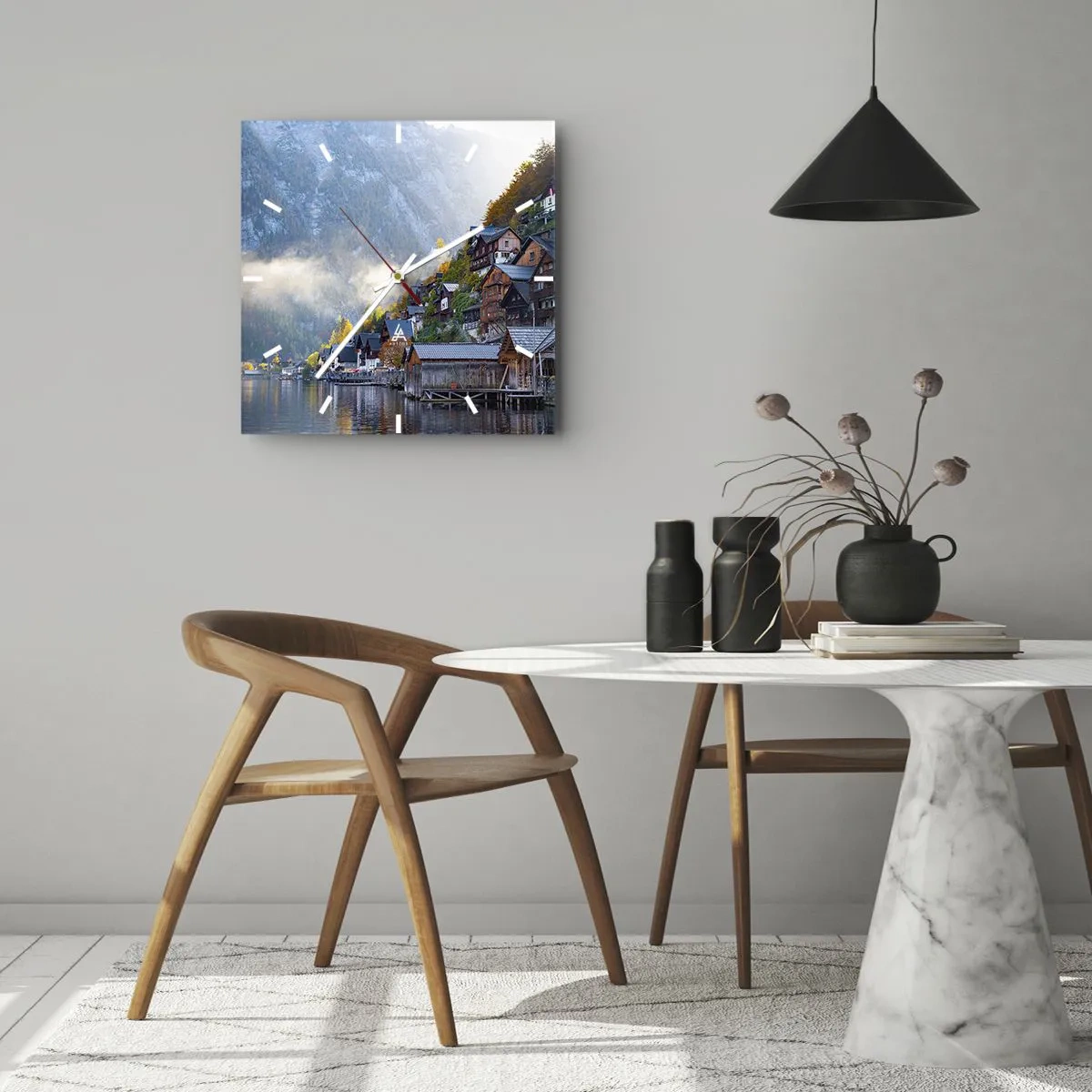 Wanduhr - Glasuhr - Ein Bergdorf an einem See in herbstlicher Landschaft - 30x30cm - Alpenatmosphäre - Moderne Wanddekoration für Wohnzimmer und Schlafzimmer ARTTOR