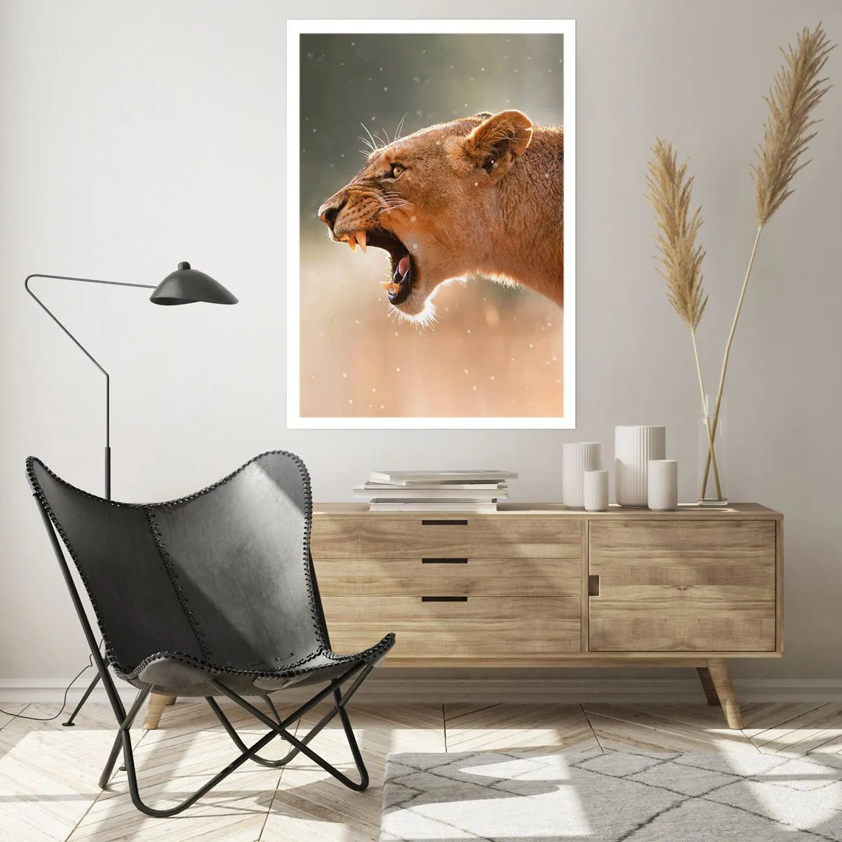 Poster - Nahaufnahme einer wütenden Löwin in voller Bewegung - 50x70cm - Versuch, nicht zuzuhören - Moderne Wanddekoration für Wohnzimmer und Schlafzimmer ARTTOR