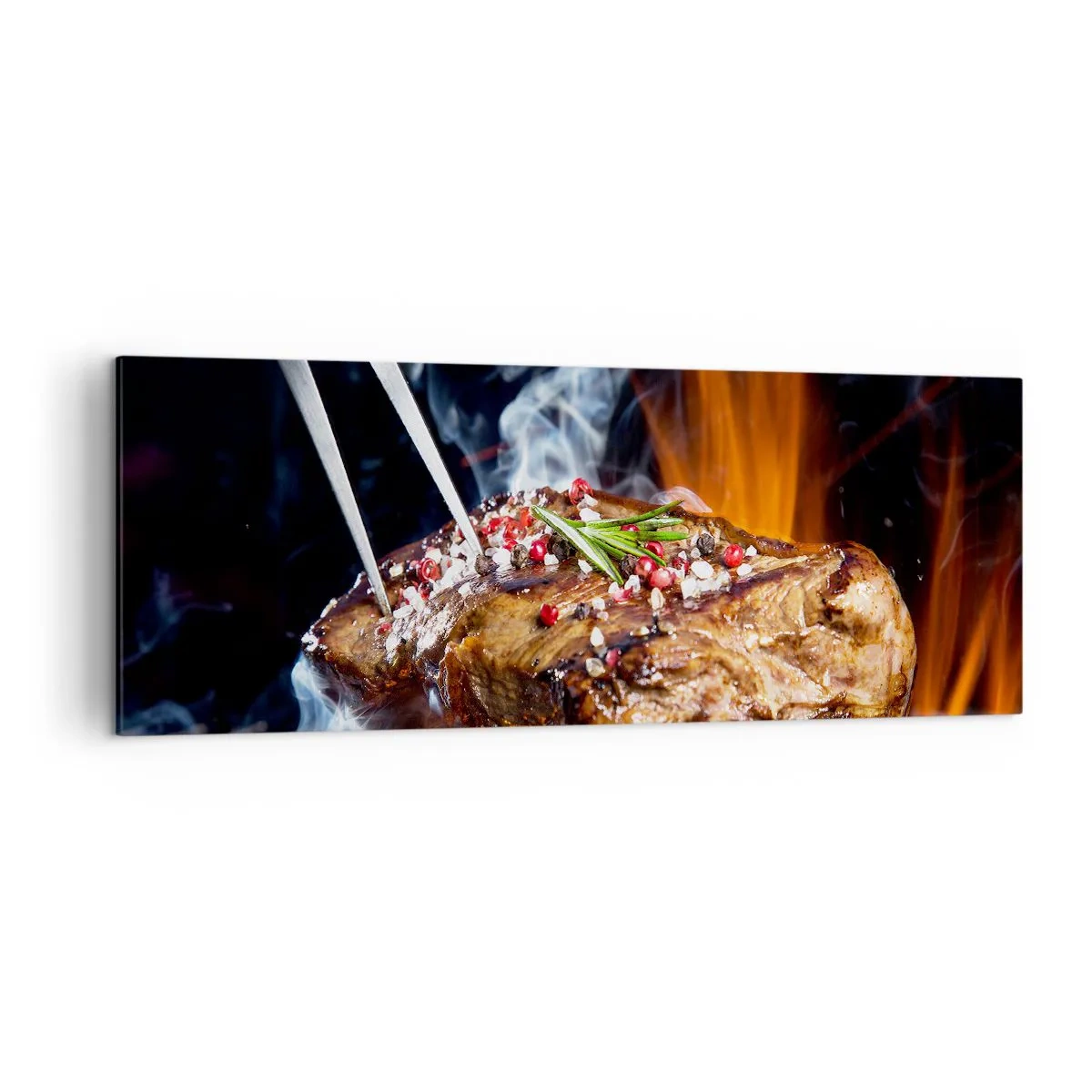 Bild auf Leinwand - Leinwandbild - Gegrilltes Steak auf einem Grill mit Gewürzen - 140x50cm - Saftig und duftend - Moderne Wanddekoration für Wohnzimmer und Schlafzimmer ARTTOR
