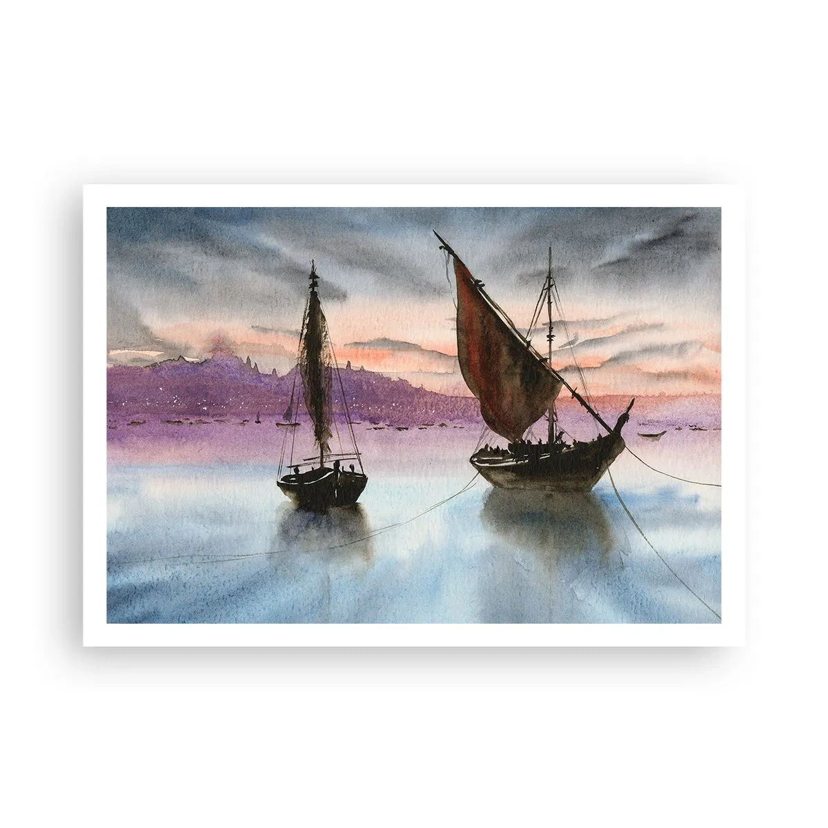Poster - Zwei Segelschiffe liegen in der Abenddämmerung auf ruhigem Wasser vor Anker - 100x70cm - Abend am Hafen - Moderne Wanddekoration für Wohnzimmer und Schlafzimmer ARTTOR