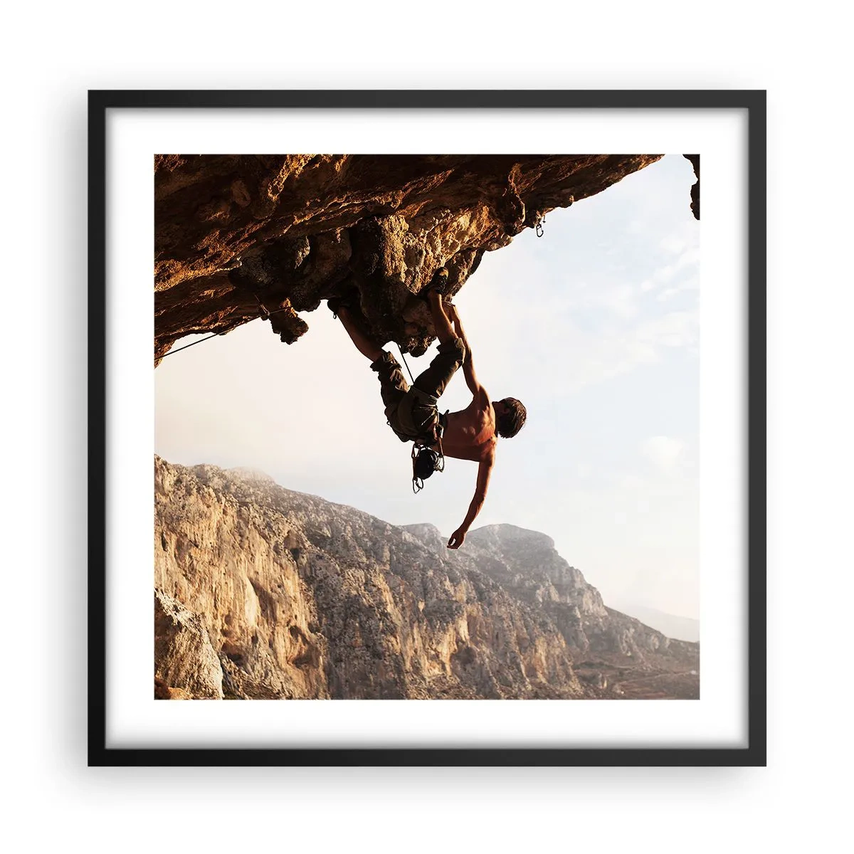 Poster in einem schwarzem Rahmen - Die Welt ist in einer Hand auf einem Felsblock geschrumpft - 50x50 cm