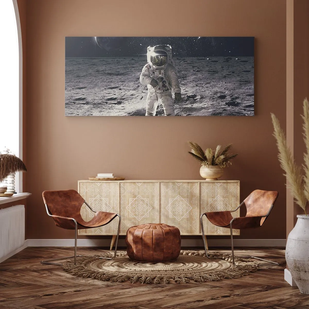 Bild auf Leinwand - Leinwandbild - Astronaut auf der Mondoberfläche mit der Erde im Hintergrund - 120x50cm - Grüße vom Mond - Moderne Wanddekoration für Wohnzimmer und Schlafzimmer ARTTOR