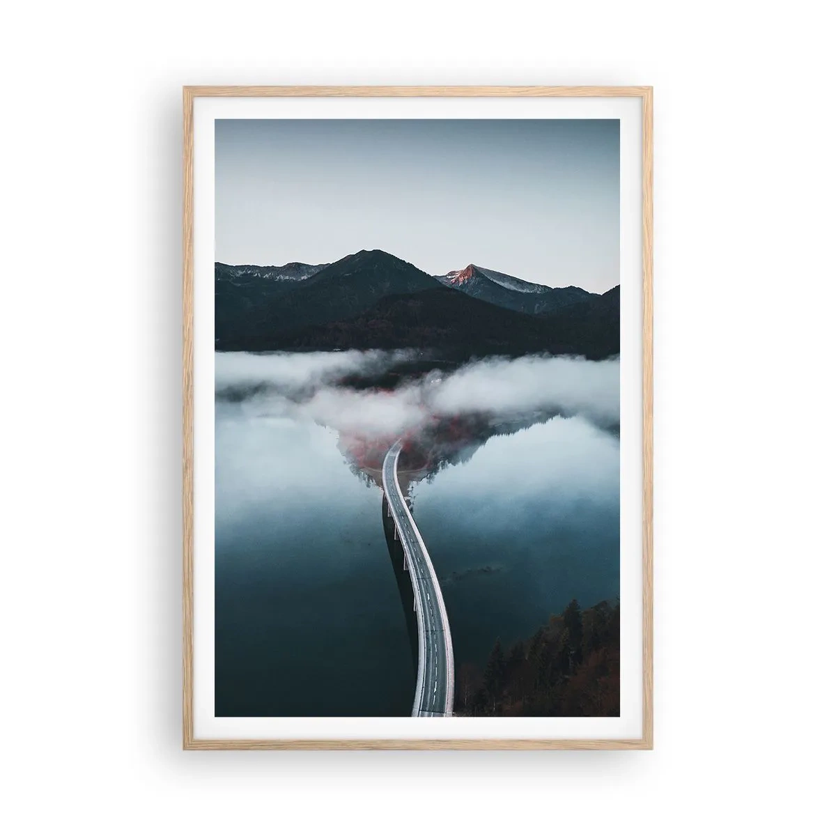 Poster in einem Rahmen aus heller Eiche - Über Wasser so glatt wie ein Spiegel - 70x100 cm