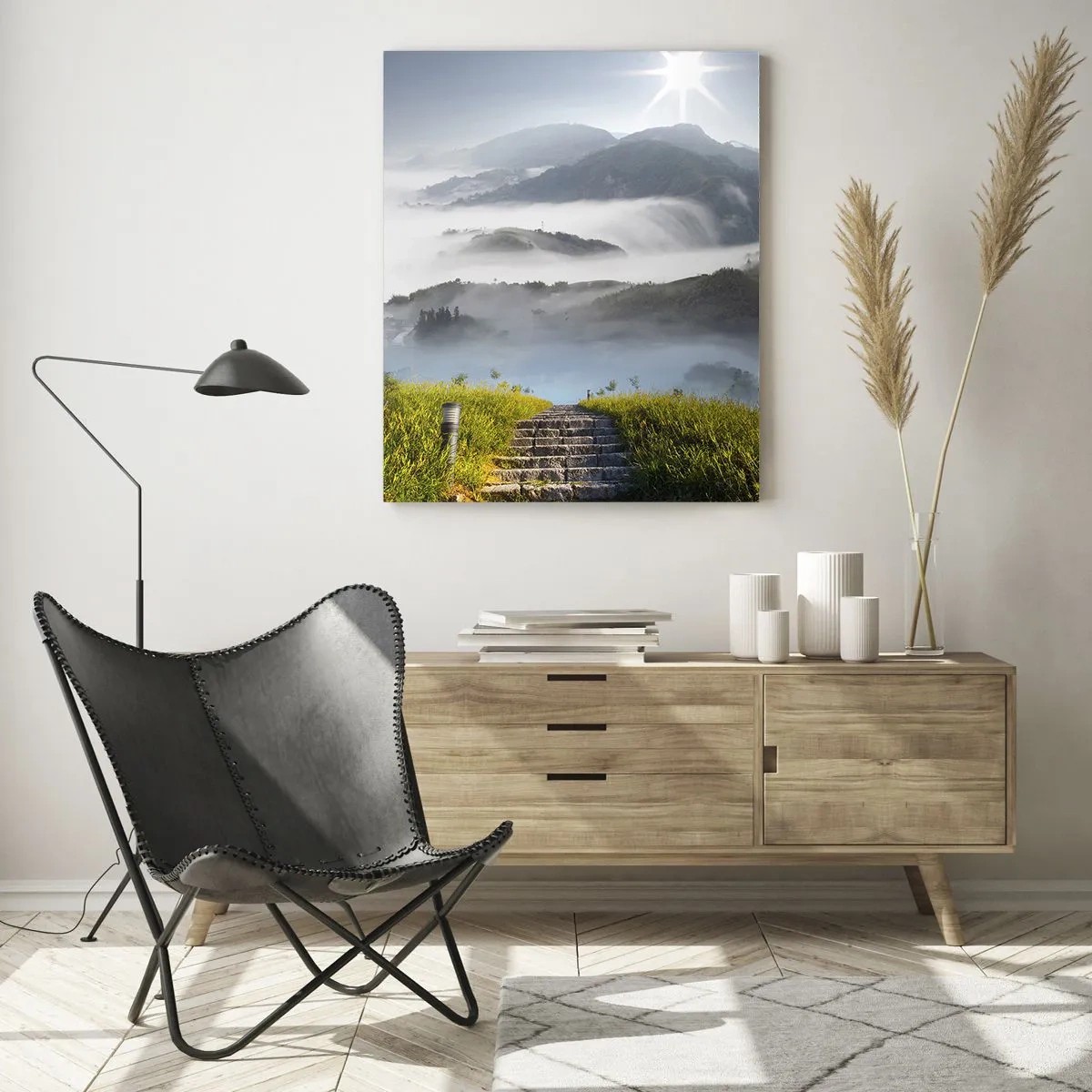 Glasbild - Bild auf glas - Berglandschaft mit Nebel und Treppen zum Gipfel - 50x70cm - Immer noch den Wolken entgegen - Moderne Wanddekoration für Wohnzimmer und Schlafzimmer ARTTOR