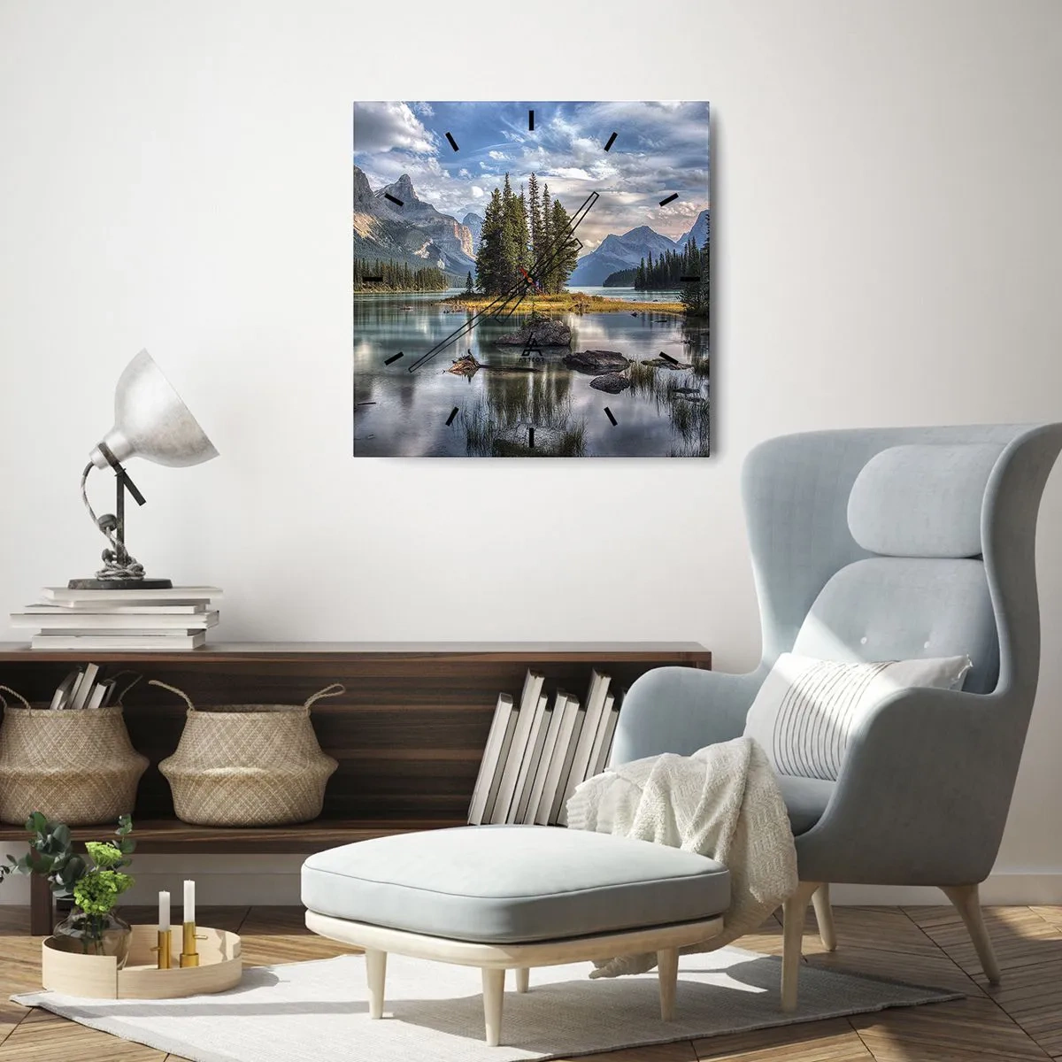 Wanduhr - Glasuhr - Eine Berglandschaft mit einer Insel, umgeben von einem ruhigen See - 30x30cm - An dem tollen und sauberen Wasser ... - Moderne Wanddekoration für Wohnzimmer und Schlafzimmer ARTTOR