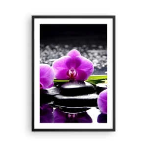 Poster in einem schwarzem Rahmen - Eine violette Orchidee vor einem Hintergrund aus Steinen und Wasser in einer Spa-ähnlichen Umgebung - 50x70cm - In Ruhe ertrinken - Moderne Wanddekoration für Wohnzimmer und Schlafzimmer ARTTOR