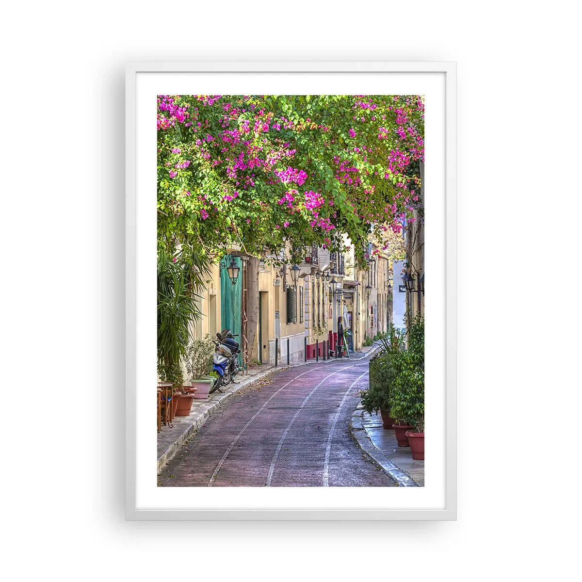 Poster in einem weißen Rahmen - Blühende Gasse - 50x70 cm