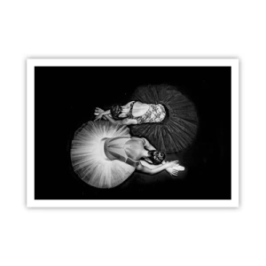 Poster - Ein Schwarzweißbild von zwei Ballerinas in einer dynamischen Pose. - 100x70cm - Jin und Jang – perfekte Balance - Moderne Wanddekoration für Wohnzimmer und Schlafzimmer ARTTOR