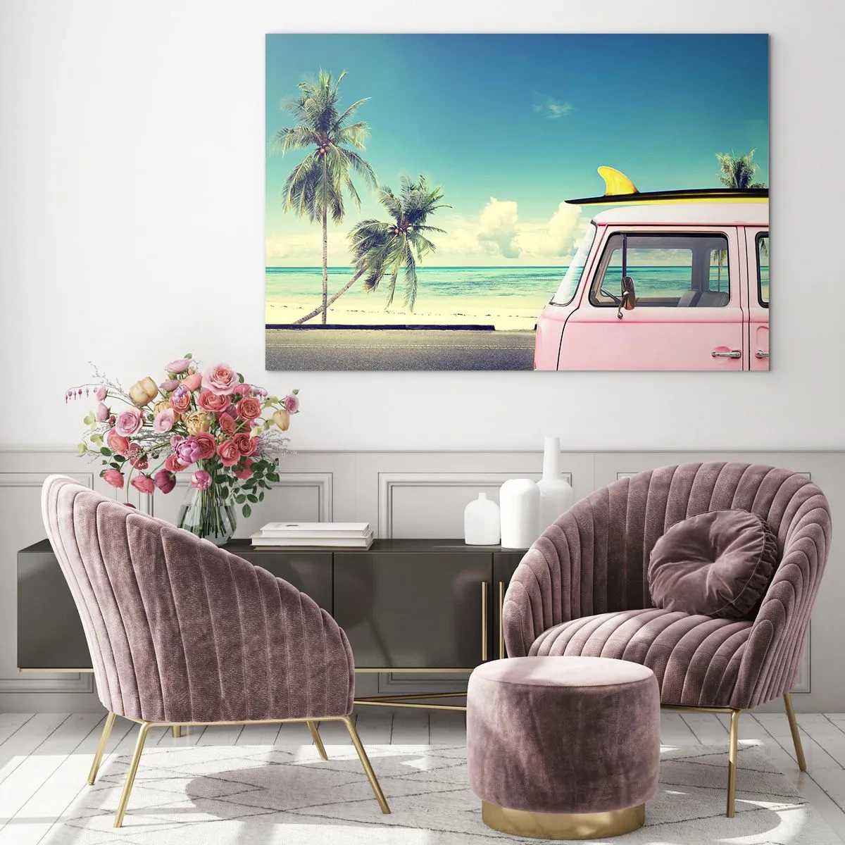 Glasbild - Bild auf glas - Ein Strand mit Palmen und einem rosa Retro-Van am Meer - 100x70cm - Zeit um in die Ferien zu starten - Moderne Wanddekoration für Wohnzimmer und Schlafzimmer ARTTOR
