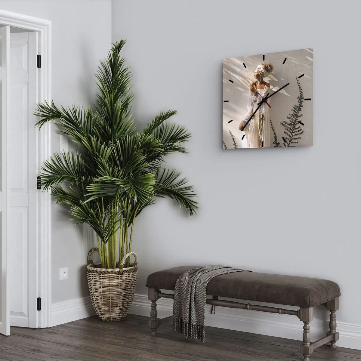 Wanduhr - Glasuhr - Eine Frau im Boho-Stil, beleuchtet von den Sonnenstrahlen - 30x30cm - Die Sonne und das Mädchen - Moderne Wanddekoration für Wohnzimmer und Schlafzimmer ARTTOR