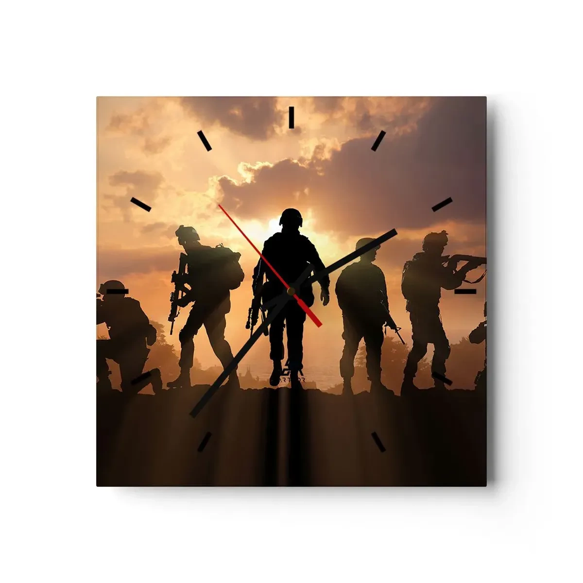 Wanduhr - Glasuhr - Soldaten vor dem Hintergrund der untergehenden Sonne in einer dynamischen Umgebung - 30x30cm - Waffenbrüder - Moderne Wanddekoration für Wohnzimmer und Schlafzimmer ARTTOR