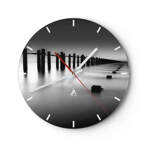Wanduhr - Glasuhr - Ein schwarz-weißer Pier, der über ruhiges Wasser in die Ferne führt - 30x30cm - Graue Distanz im Nebel - Moderne Wanddekoration für Wohnzimmer, Küche und Schlafzimmer ARTTOR