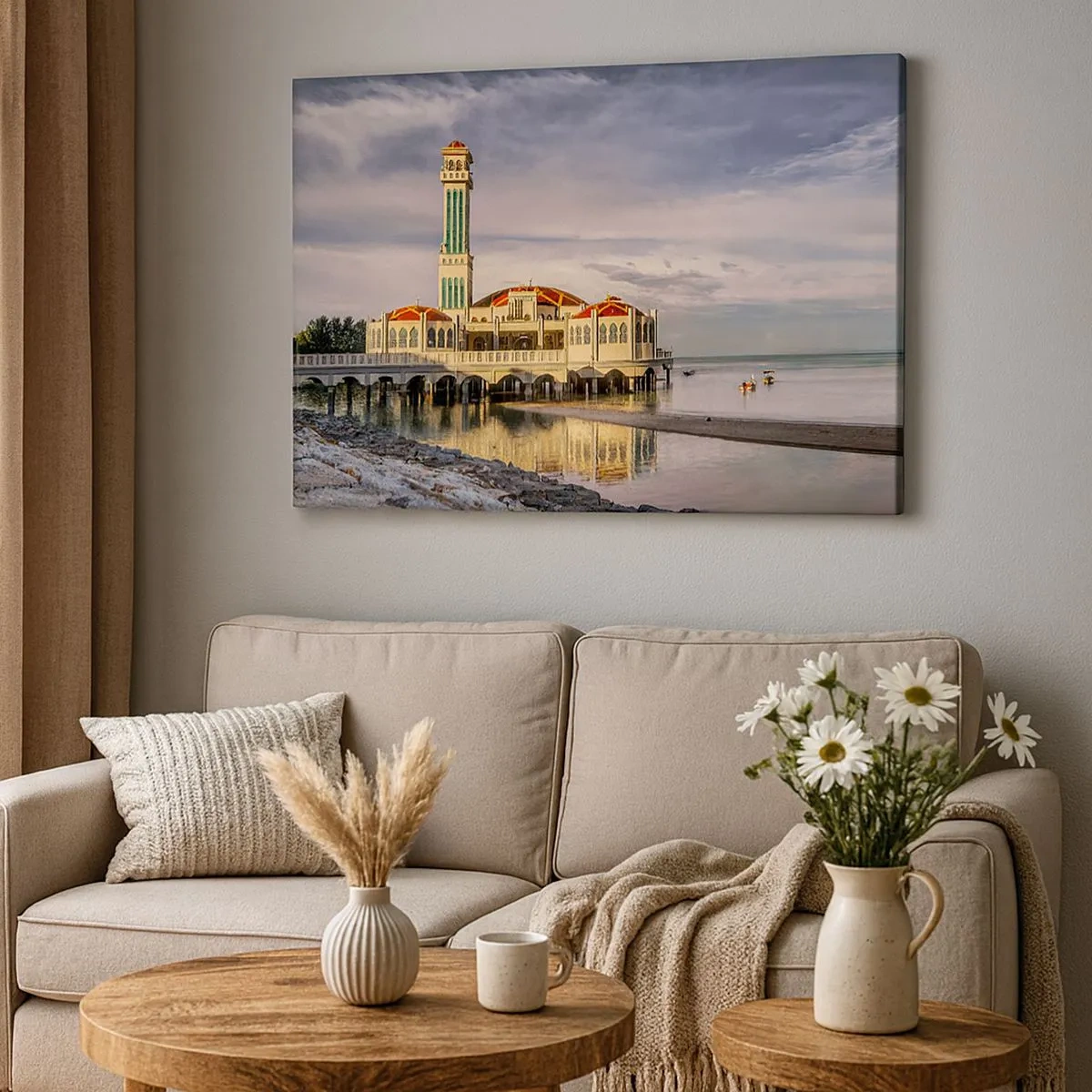Bild auf Leinwand - Leinwandbild - Ein beeindruckendes Gebäude mit einem Minarett auf dem Wasser, umgeben von einer friedlichen Landschaft - 70x50cm - Tempel der Natur - Moderne Wanddekoration für Wohnzimmer und Schlafzimmer ARTTOR