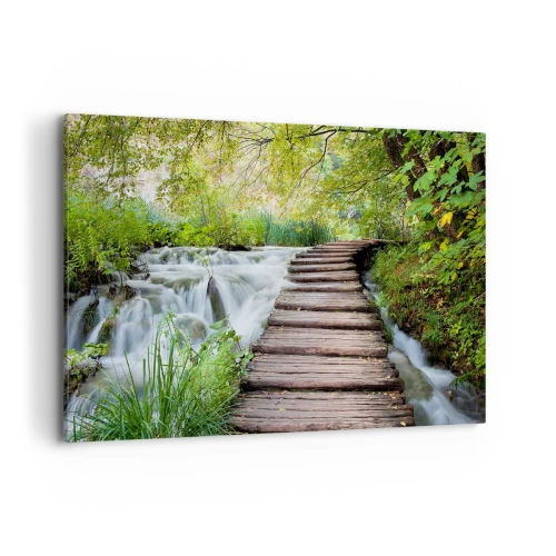 Bild auf Leinwand - Leinwandbild - Eine Holzbrücke über einen Wasserfall, umgeben von üppigem grünen Wald. - 120x80cm - Das Wasser ist überhaupt nicht ruhig - Moderne Wanddekoration für Wohnzimmer und Schlafzimmer ARTTOR
