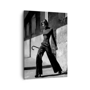 Bild auf Leinwand - Leinwandbild - Stilvolle Frau in einem industriellen Umfeld - 50x70cm - Urbane Eleganz - Moderne Wanddekoration für Wohnzimmer und Schlafzimmer ARTTOR