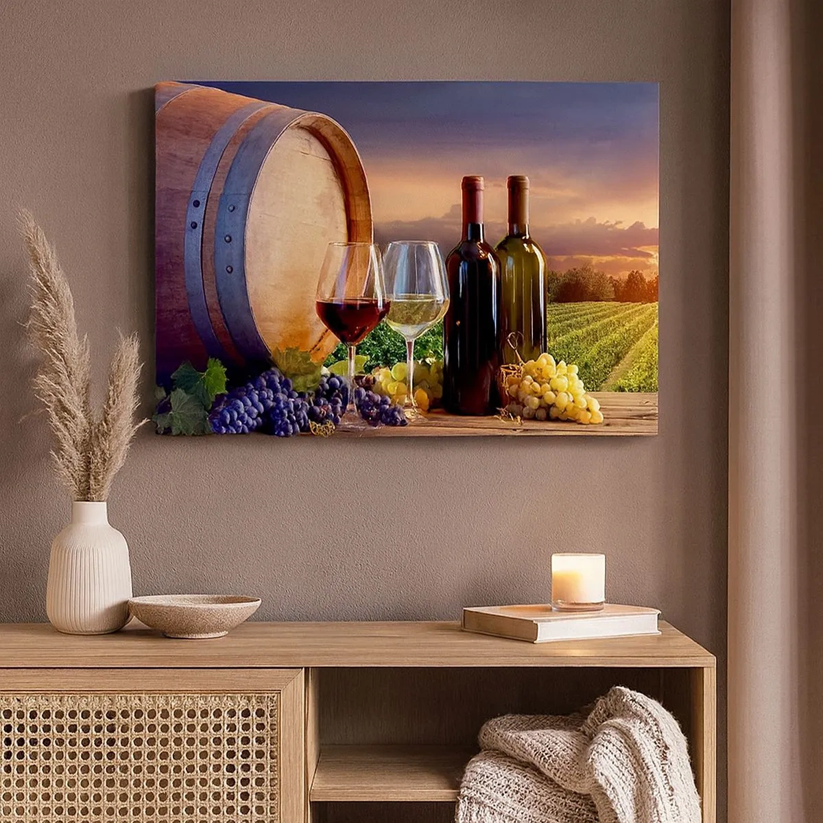 Bild auf Leinwand - Leinwandbild - Wein, Gläser und ein Fass in einer malerischen Landschaft - 70x50cm - Hier schmeckt das Leben - Moderne Wanddekoration für Wohnzimmer und Schlafzimmer ARTTOR