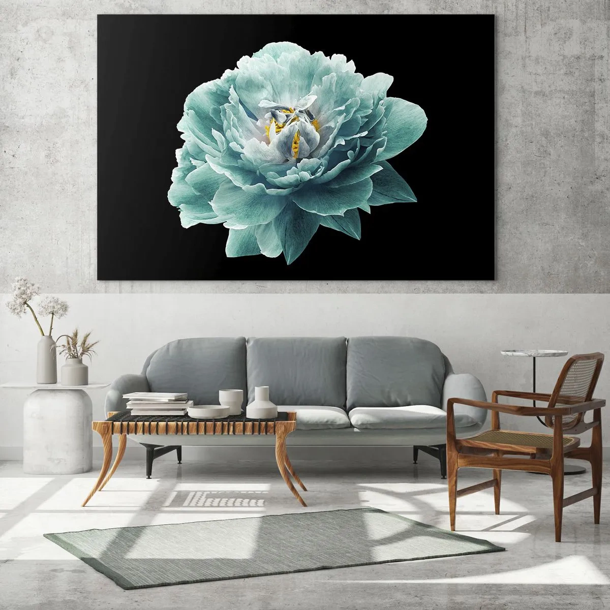 Glasbild - Bild auf glas - Eine türkisfarbene Blume mit gelber Mitte auf schwarzem Hintergrund im glamourösen Stil. - 70x50cm - Blaue und goldene Blütenblätter - Moderne Wanddekoration für Wohnzimmer und Schlafzimmer ARTTOR