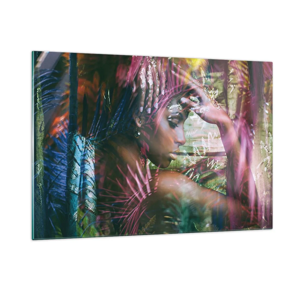 Glasbild - Bild auf glas - Ein Frauenporträt zwischen tropischen Blättern und Lichtreflexen. - 120x80cm - Mutter Natur im Dschungel - Moderne Wanddekoration für Wohnzimmer und Schlafzimmer ARTTOR
