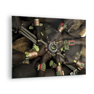 Glasbild - Bild auf glas - Hände mit Armbändern, die in einer rituellen Geste ein Gefäß halten - 70x50cm - Wir sind zusammen - Moderne Wanddekoration für Wohnzimmer und Schlafzimmer ARTTOR