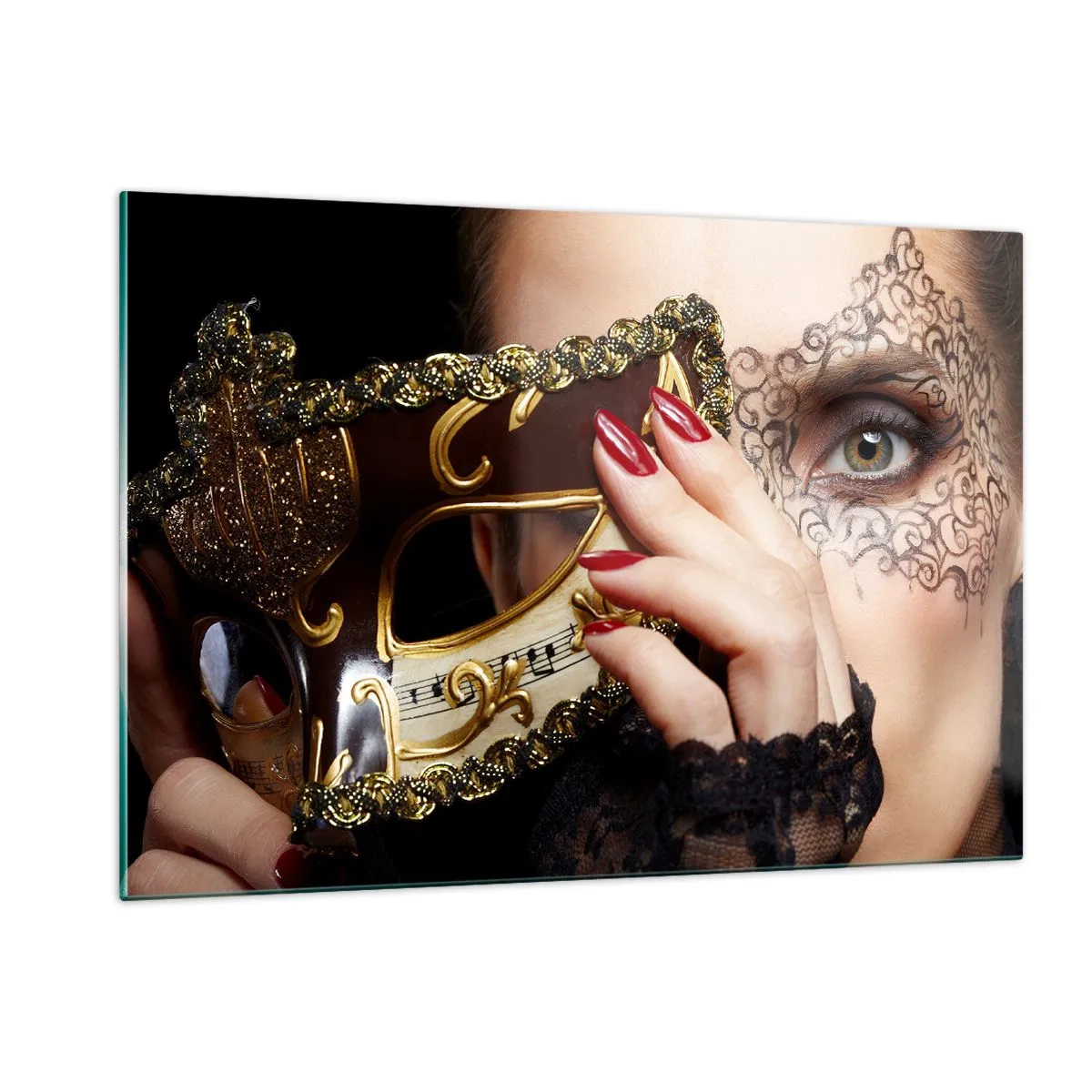 Glasbild - Bild auf glas - Eine goldene venezianische Maske auf dem Gesicht einer Frau - 120x80cm - Meine Welt ist barock - Moderne Wanddekoration für Wohnzimmer und Schlafzimmer ARTTOR