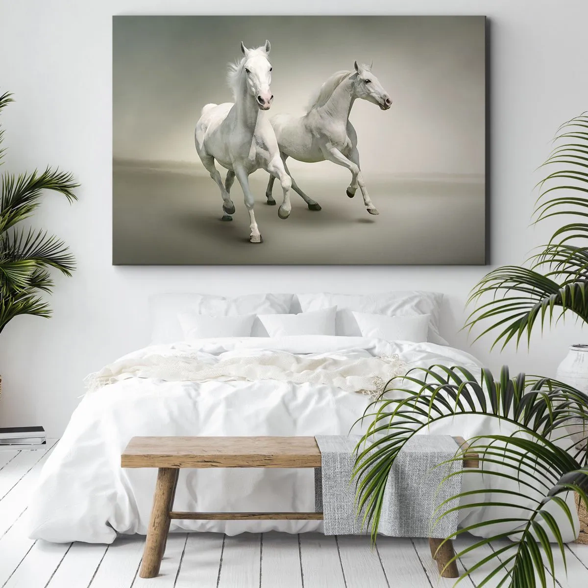 Bild auf Leinwand - Leinwandbild - Zwei weiße Pferde galoppieren vor hellem Hintergrund - 70x50cm - Weiße Macht! - Moderne Wanddekoration für Wohnzimmer und Schlafzimmer ARTTOR