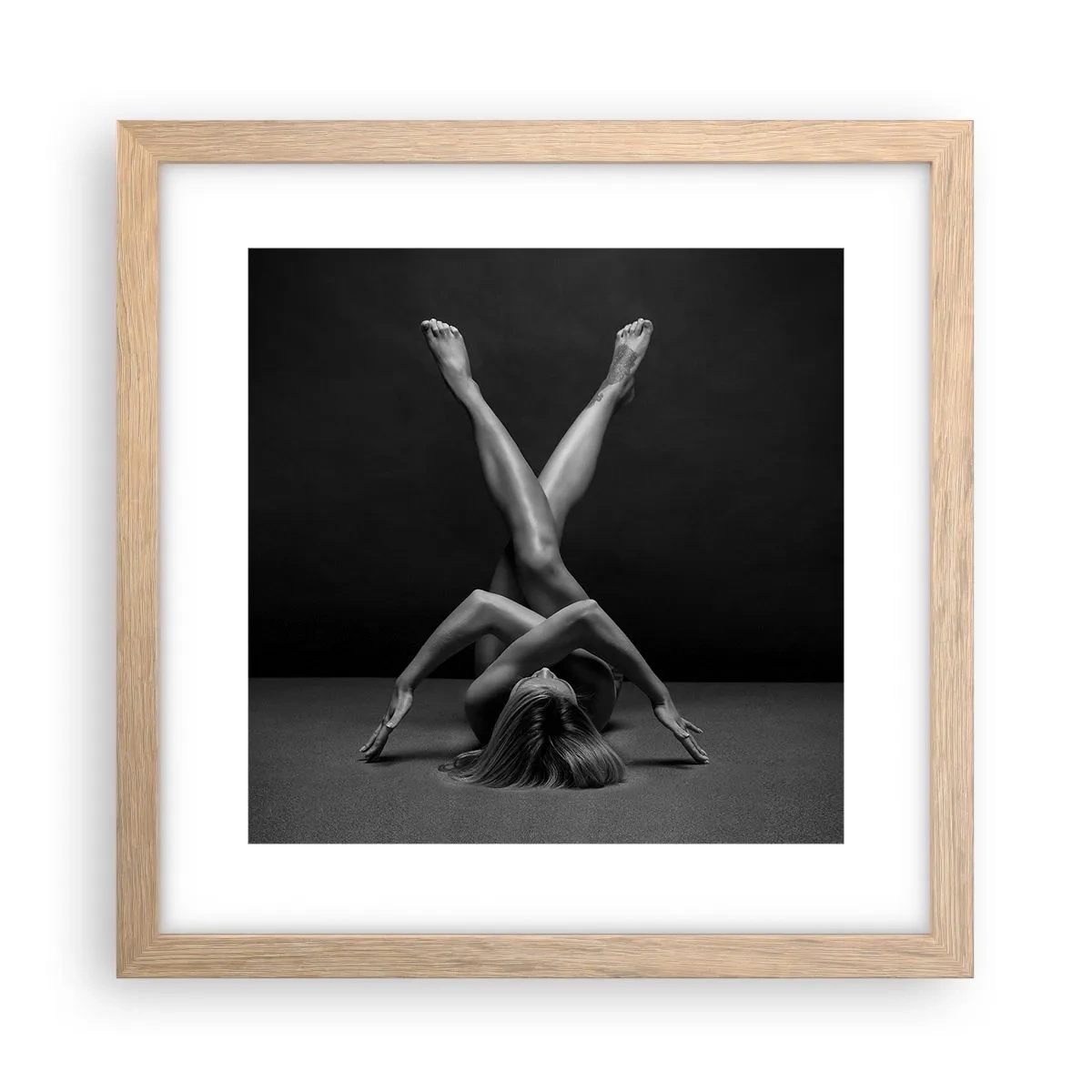 Poster in einem Rahmen aus heller Eiche - Die Geometrie der Nacktheit - 30x30 cm