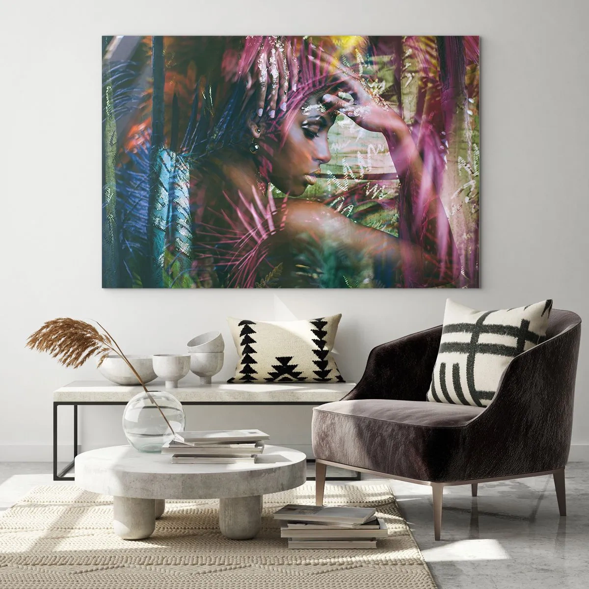 Glasbild - Bild auf glas - Ein Frauenporträt zwischen tropischen Blättern und Lichtreflexen. - 120x80cm - Mutter Natur im Dschungel - Moderne Wanddekoration für Wohnzimmer und Schlafzimmer ARTTOR