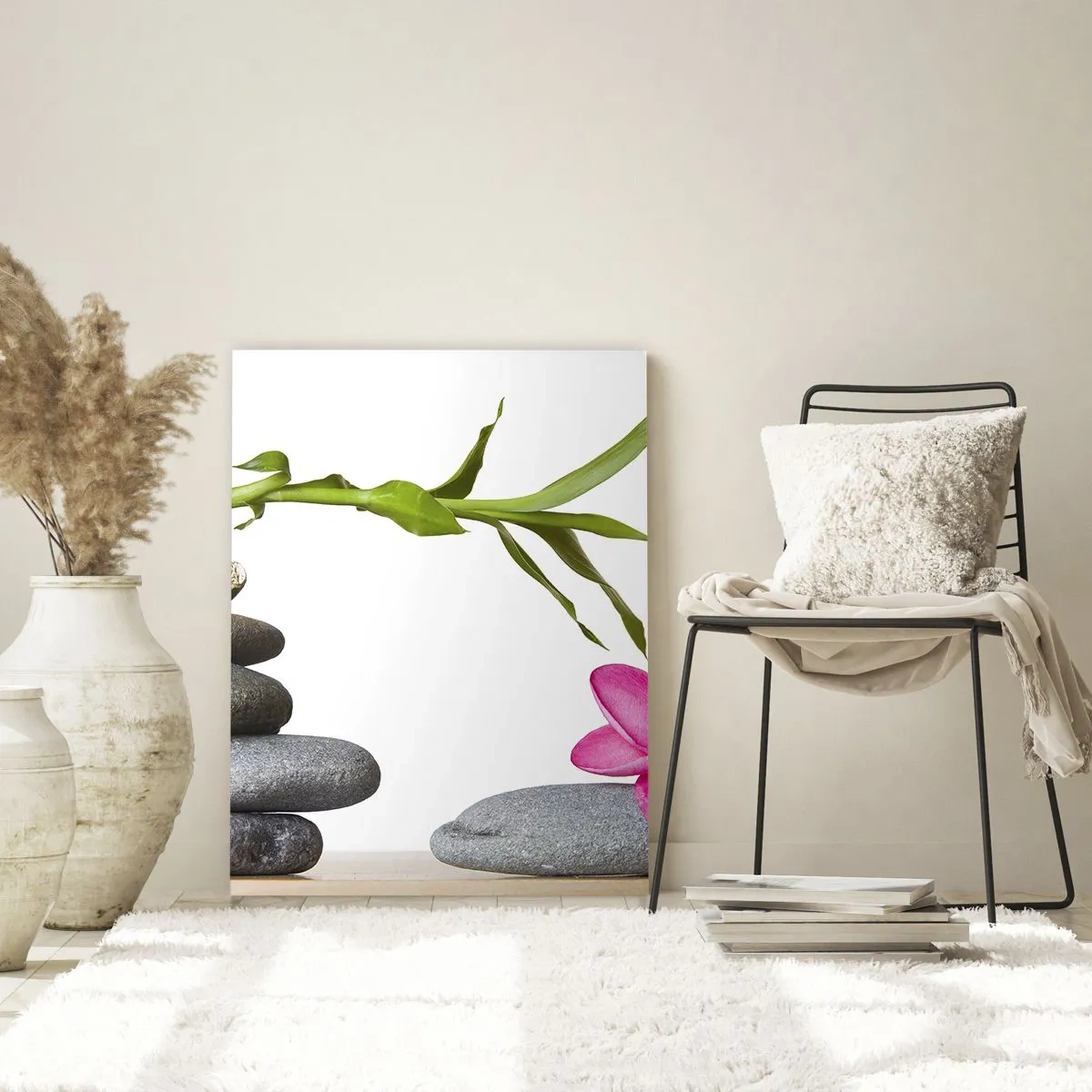Glasbild - Bild auf glas - Bambus, rosa Blume und Steine auf weißem Hintergrund - 50x70cm - Farben des Lebens und der Dauer - Moderne Wanddekoration für Wohnzimmer und Schlafzimmer ARTTOR
