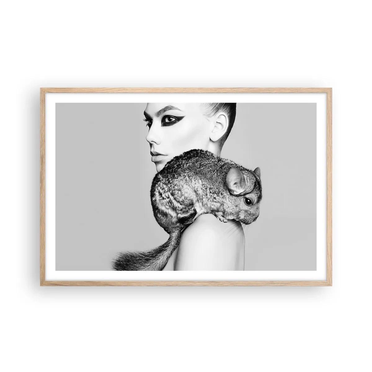 Poster in einem Rahmen aus heller Eiche - Dame mit einem Chinchilla - 91x61 cm
