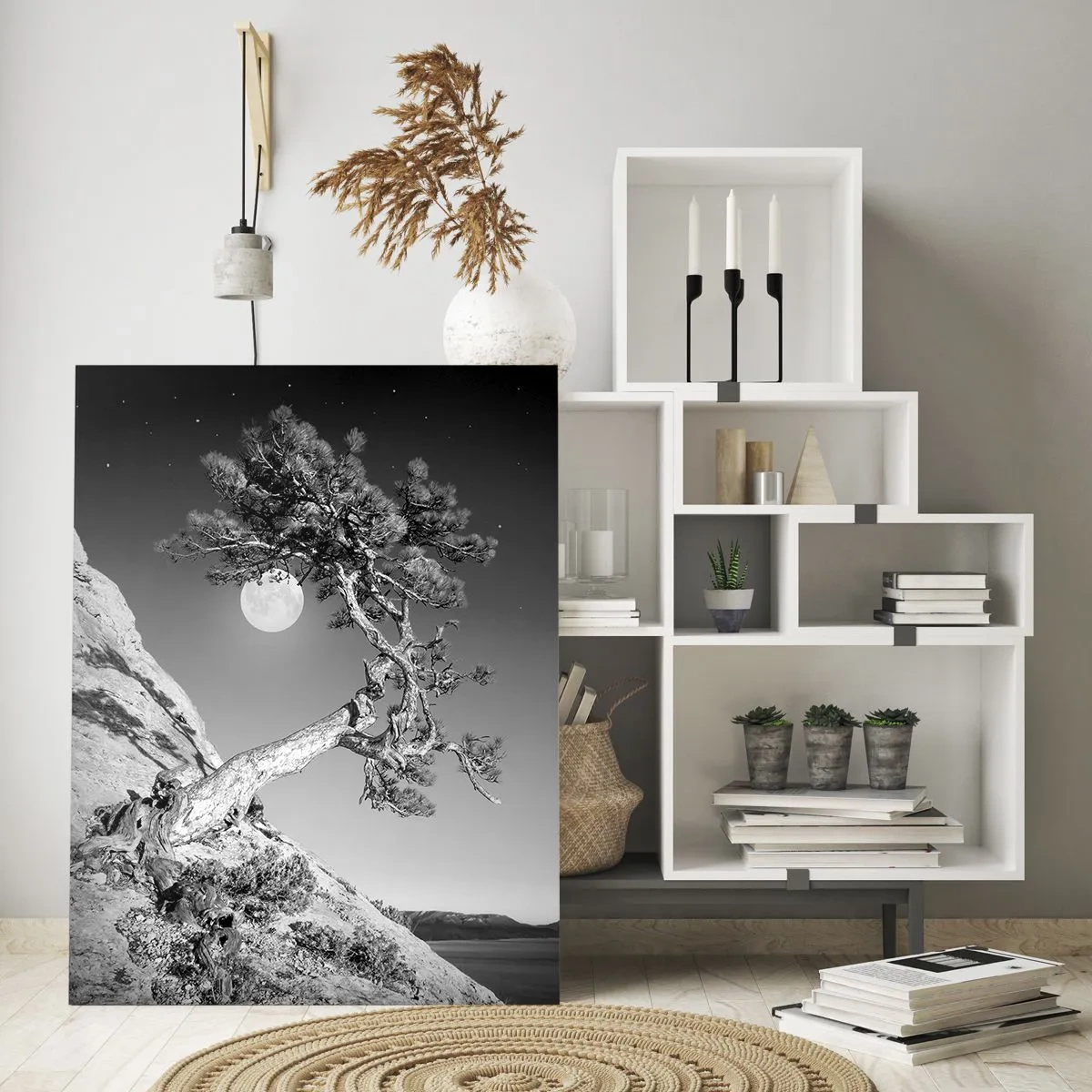 Glasbild - Bild auf glas - Schwarz-weißer Baum auf einer Klippe mit dem Mond im Hintergrund - 70x100cm - Siegreiche Kämpferin - Moderne Wanddekoration für Wohnzimmer und Schlafzimmer ARTTOR