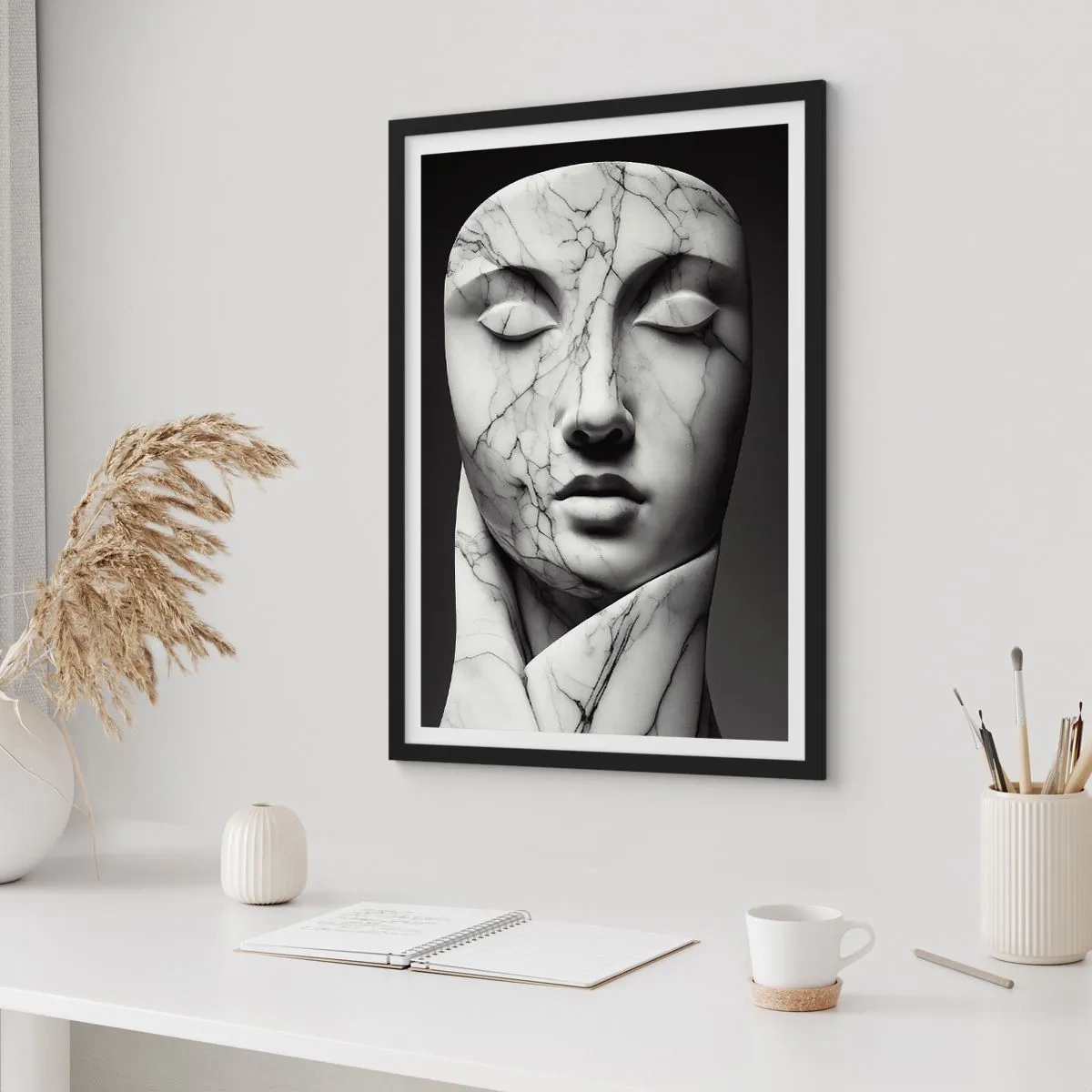 Poster in einem schwarzem Rahmen - Marmorskulptur Gesicht mit geschlossenen Augen auf schwarzem Hintergrund - 50x70cm - Marmorformen - Moderne Wanddekoration für Wohnzimmer und Schlafzimmer ARTTOR