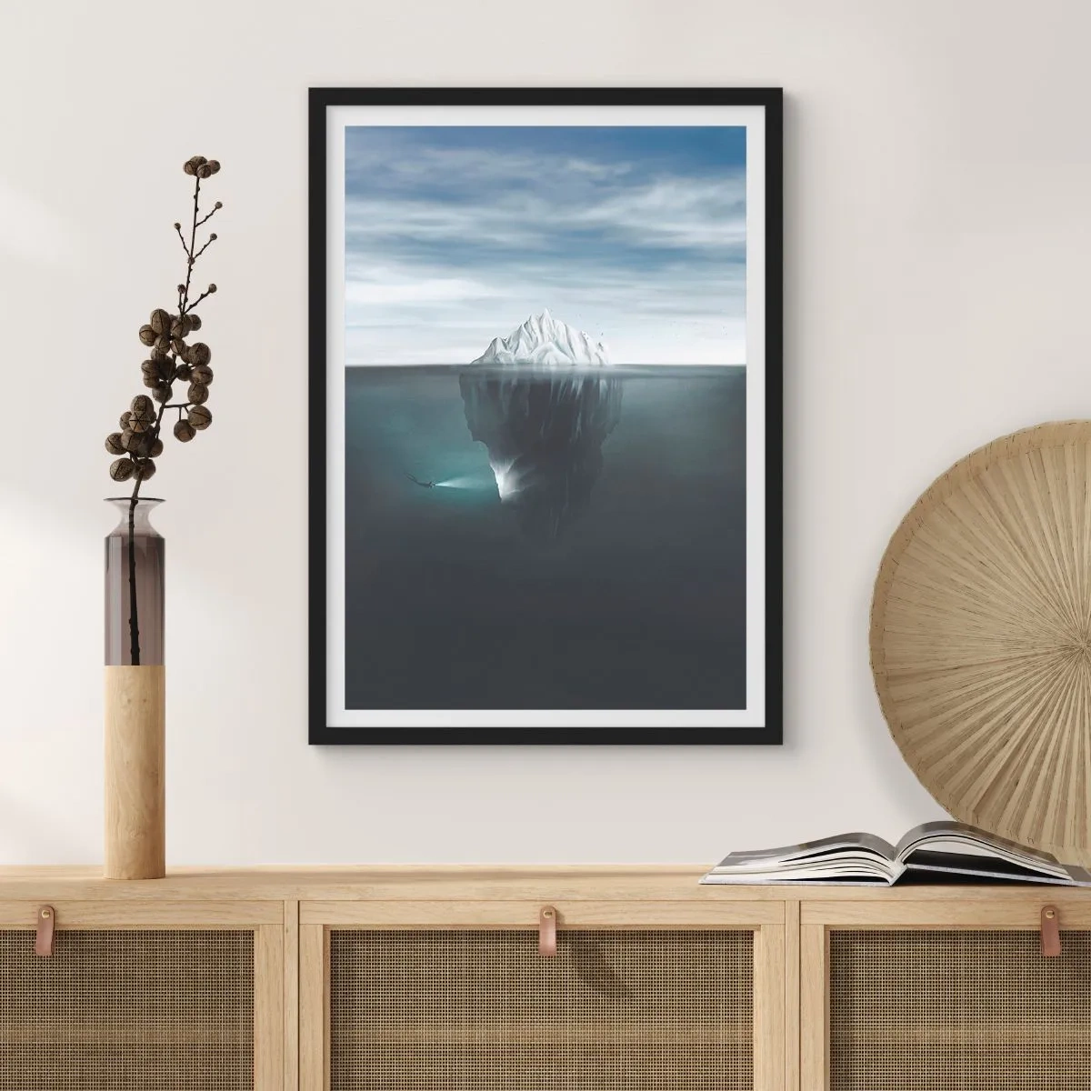 Poster in einem schwarzem Rahmen - Ein Eisberg mit einer riesigen Masse, die unter Wasser verborgen ist - 50x70cm - Unterwassergeheimnis - Moderne Wanddekoration für Wohnzimmer und Schlafzimmer ARTTOR