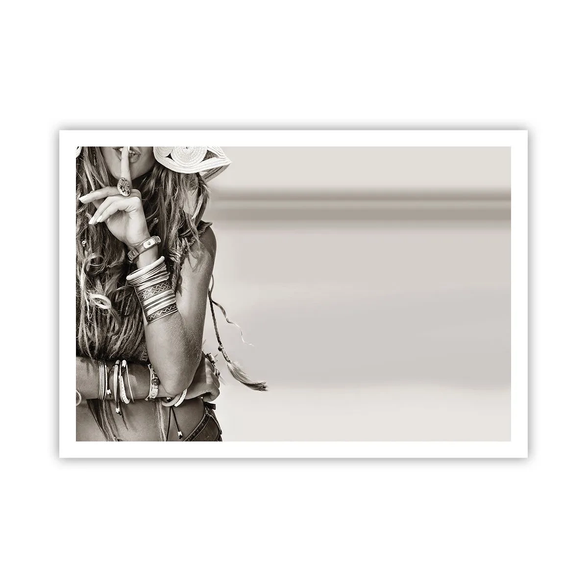 Poster - Porträt einer Boho-Frau mit Schmuck - 100x70cm - Wieso ein Mädchen - Moderne Wanddekoration für Wohnzimmer und Schlafzimmer ARTTOR