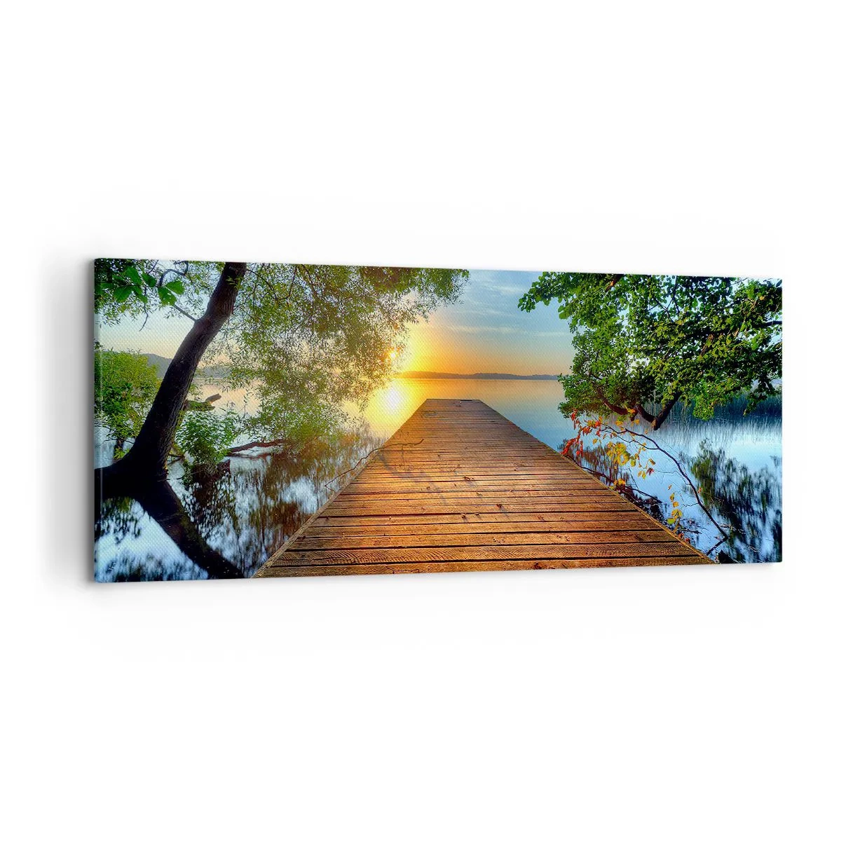 Bild auf Leinwand - Leinwandbild - Ein von Grün umgebener Holzsteg bei Sonnenuntergang - 120x50cm - Nimm dir Zeit, setz dich hin - Moderne Wanddekoration für Wohnzimmer und Schlafzimmer ARTTOR