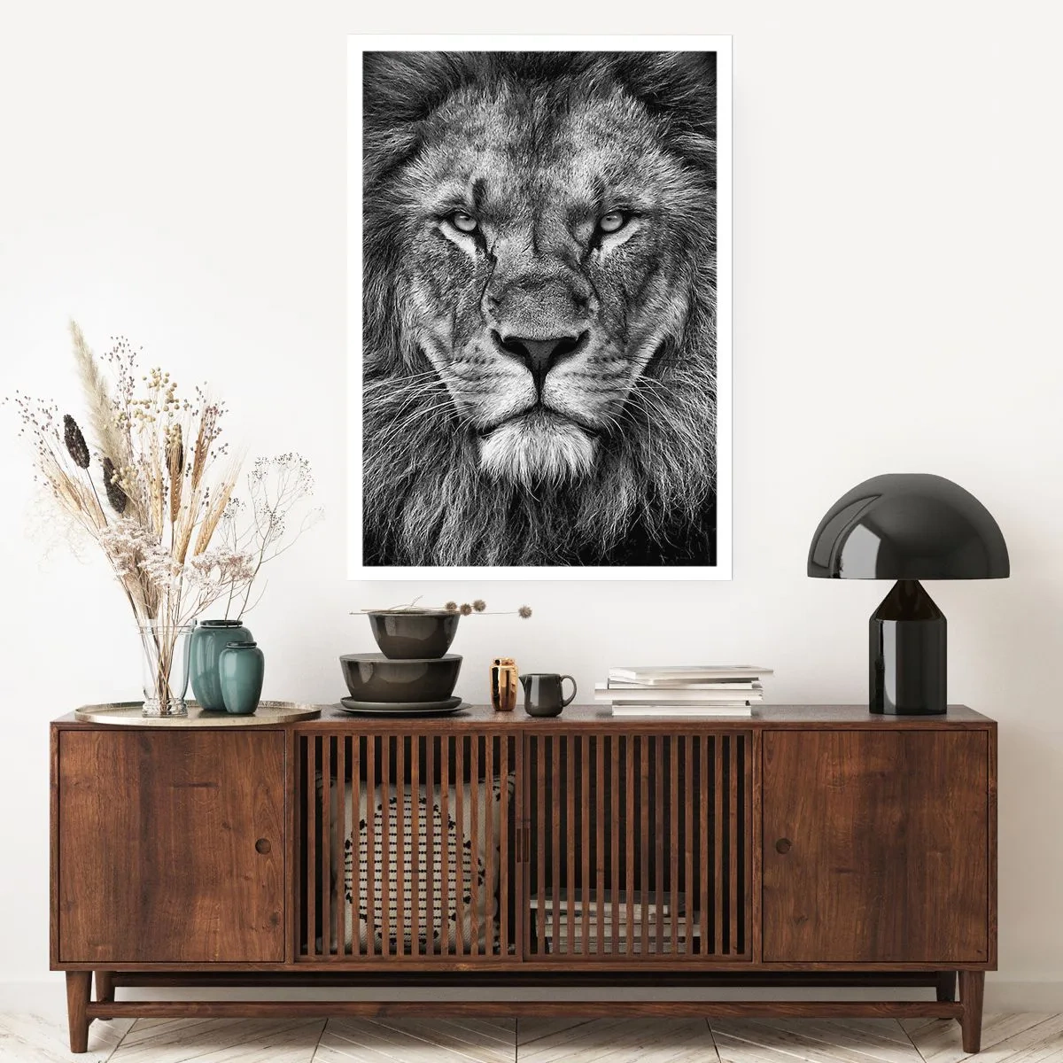 Poster - Schwarz-Weiß-Porträt eines majestätischen Löwen - 50x70cm - Im Krönungsgewand - Moderne Wanddekoration für Wohnzimmer und Schlafzimmer ARTTOR