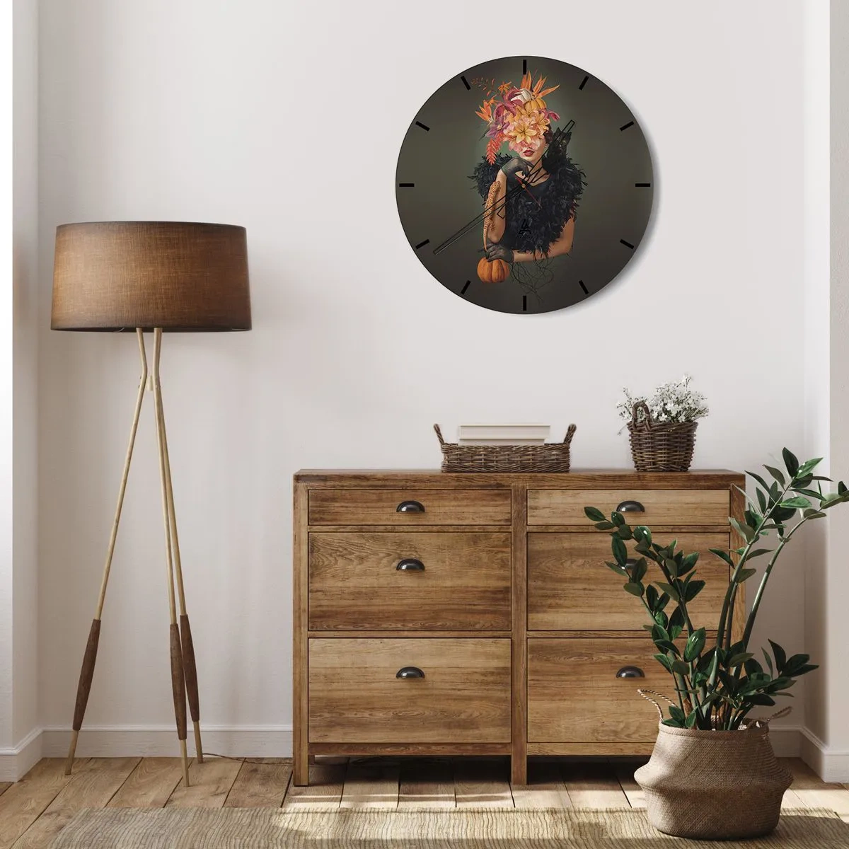 Wanduhr - Glasuhr - Frau mit Blumenarrangement und Kürbis auf dunklem Hintergrund - 30x30cm - Der Zauber einer Hexe - Moderne Wanddekoration für Wohnzimmer, Küche und Schlafzimmer ARTTOR