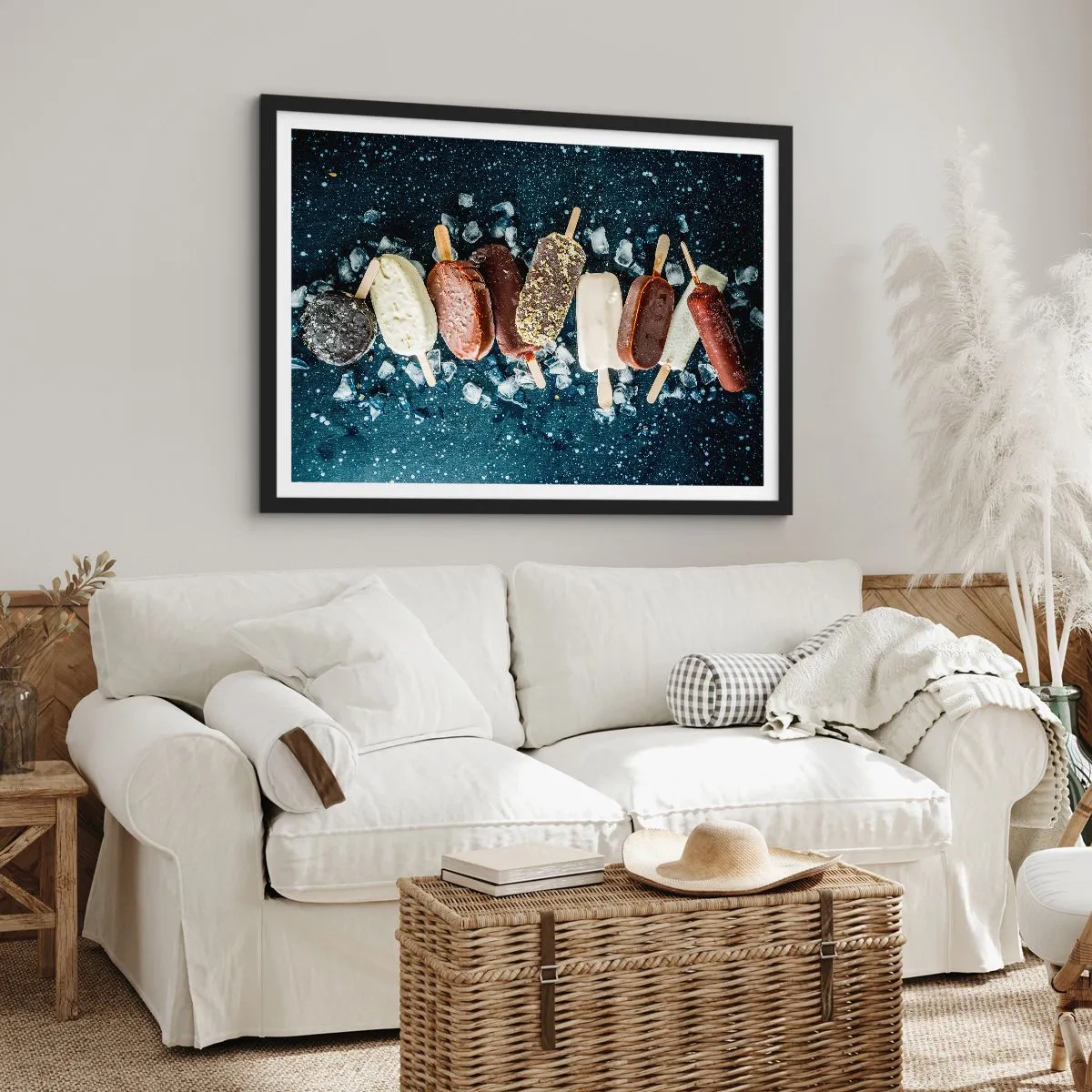 Poster in einem schwarzem Rahmen - Bunte Eislutscher auf Eis mit dunklem Hintergrund angeordnet - 100x70cm - Geschmack des heißen Sommers - Moderne Wanddekoration für Wohnzimmer und Schlafzimmer ARTTOR