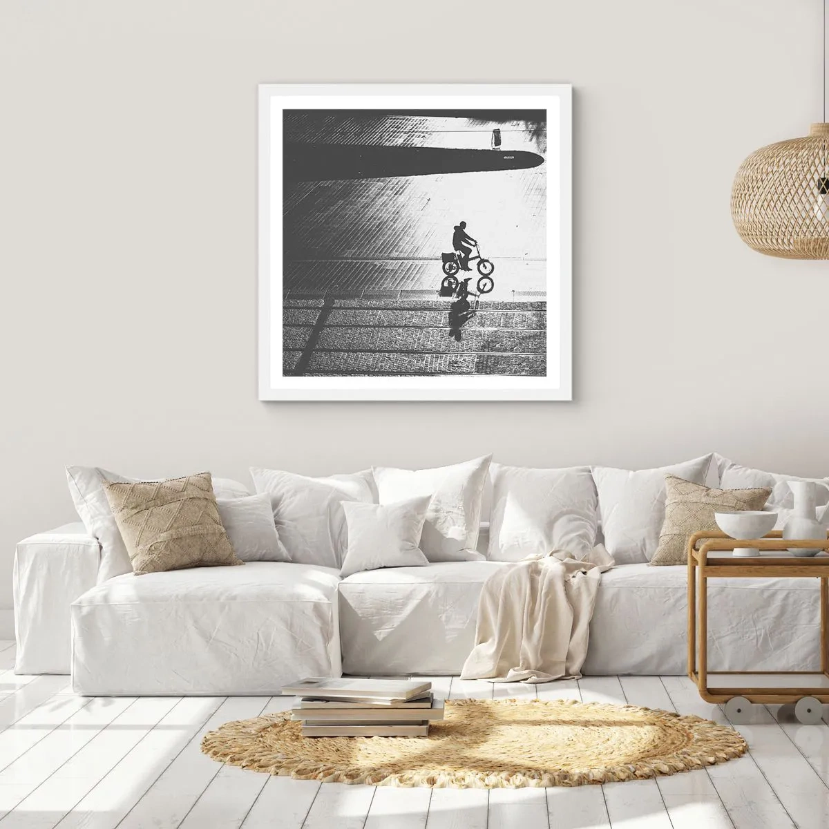 Poster in einem weißen Rahmen - Vor sich hin durch die Stadt - 50x50 cm