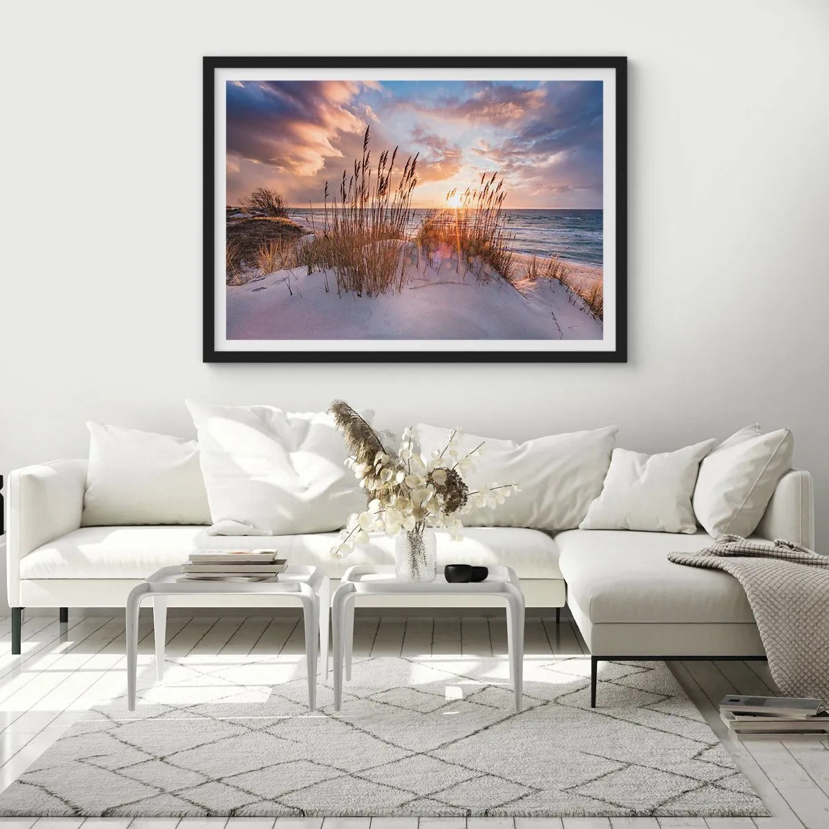 Poster in einem schwarzem Rahmen - Dünen mit Gräsern vor dem Hintergrund der untergehenden Sonne - 100x70cm - Abschied von Sonne und Wind - Moderne Wanddekoration für Wohnzimmer und Schlafzimmer ARTTOR