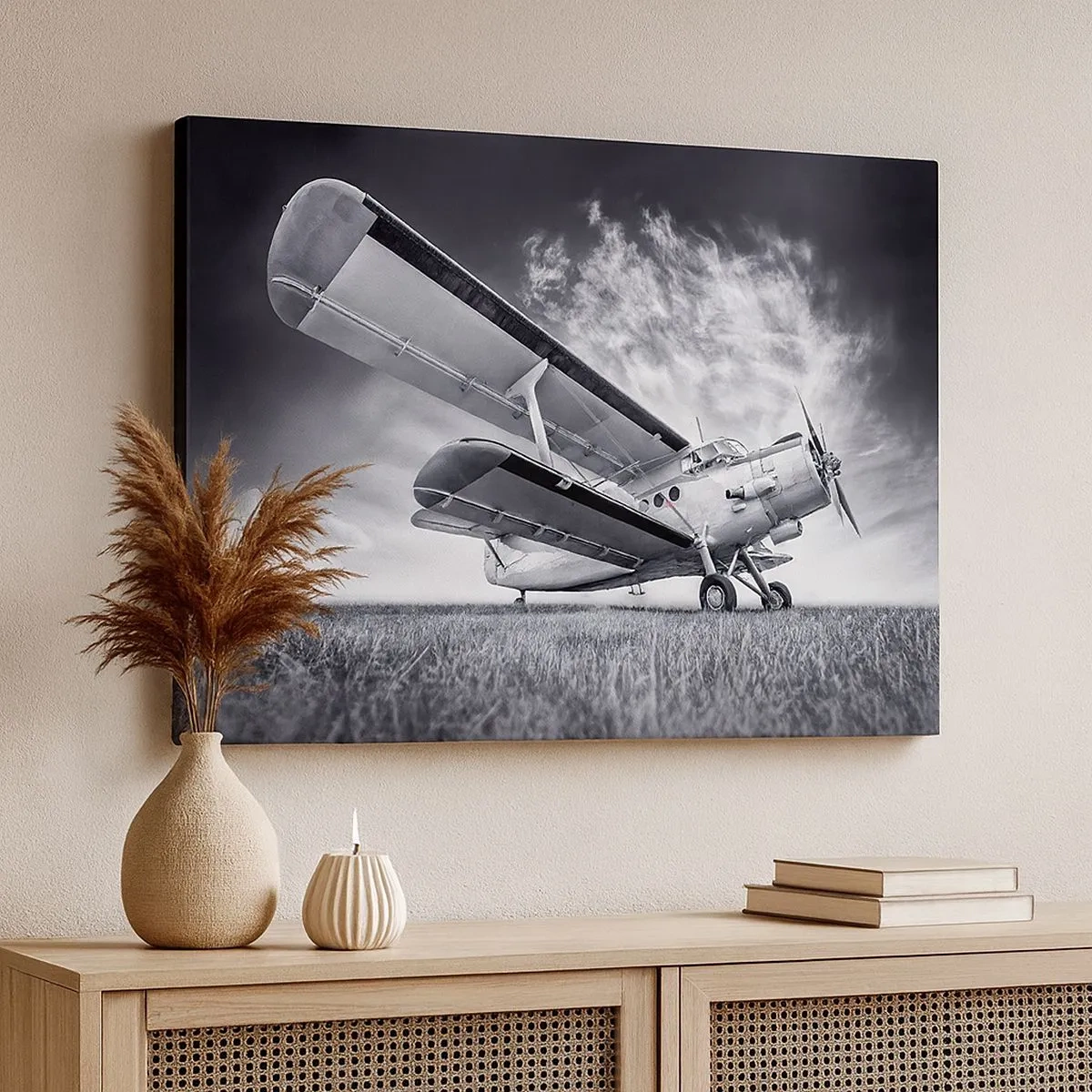 Bild auf Leinwand - Leinwandbild - Ein Flugzeug vor einem dramatischen Himmel in Schwarzweiß - 70x50cm - Der geflügelte Wanderer - Moderne Wanddekoration für Wohnzimmer und Schlafzimmer ARTTOR