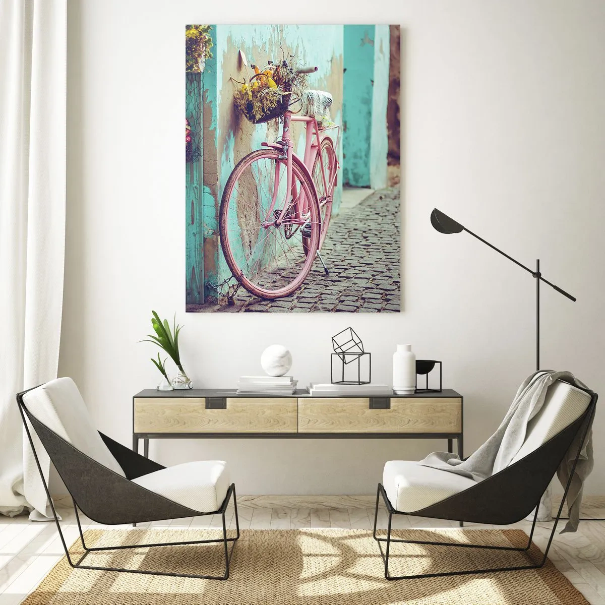 Glasbild - Bild auf glas - Ein rosa Fahrrad neben einer türkisfarbenen Tür - 80x120cm - Ich komme gleich wieder - Moderne Wanddekoration für Wohnzimmer und Schlafzimmer ARTTOR
