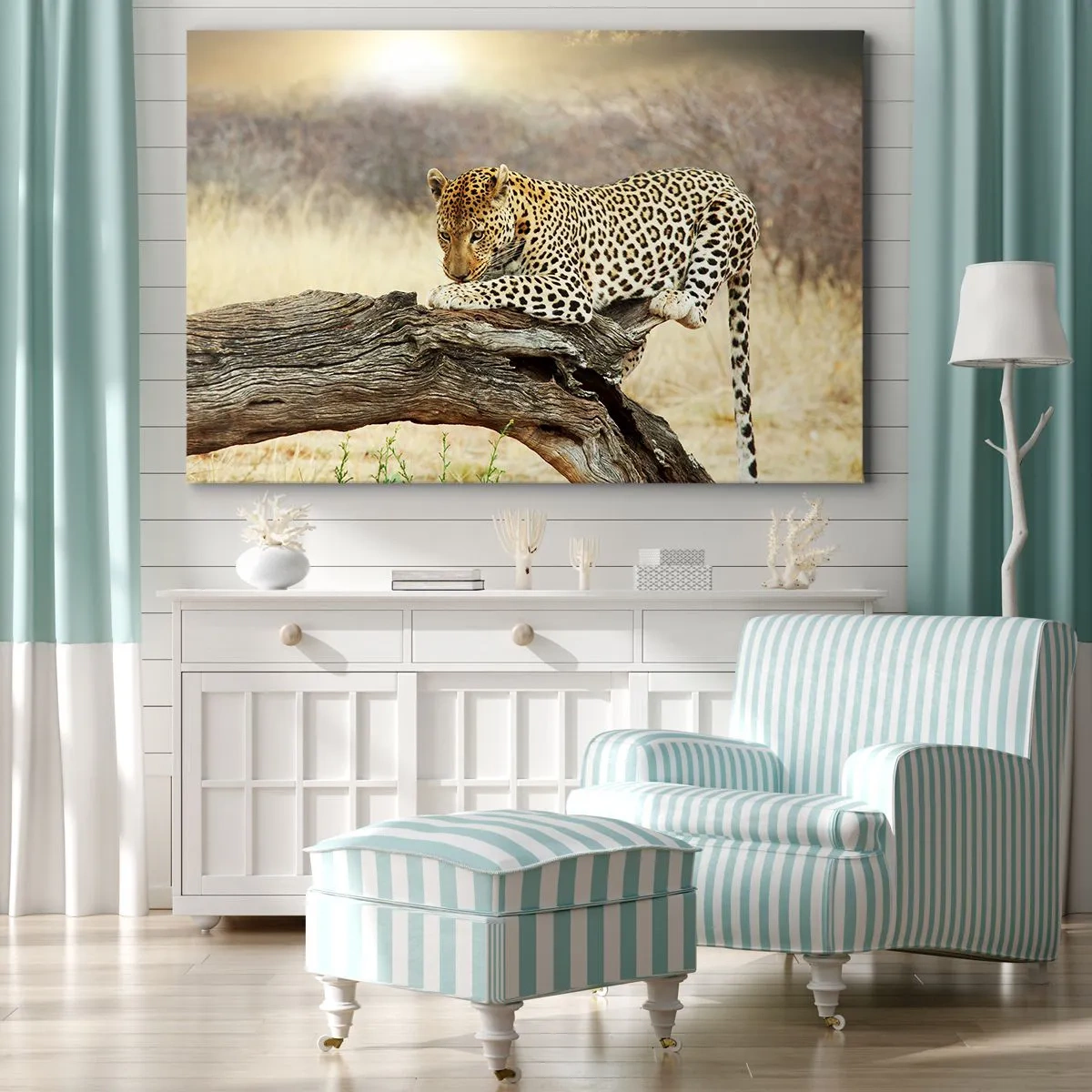 Bild auf Leinwand - Leinwandbild - Ein Leopard ruht auf einem Baumstamm in der Savanne - 70x50cm - Ich gehe meine eigenen Wege - Moderne Wanddekoration für Wohnzimmer und Schlafzimmer ARTTOR