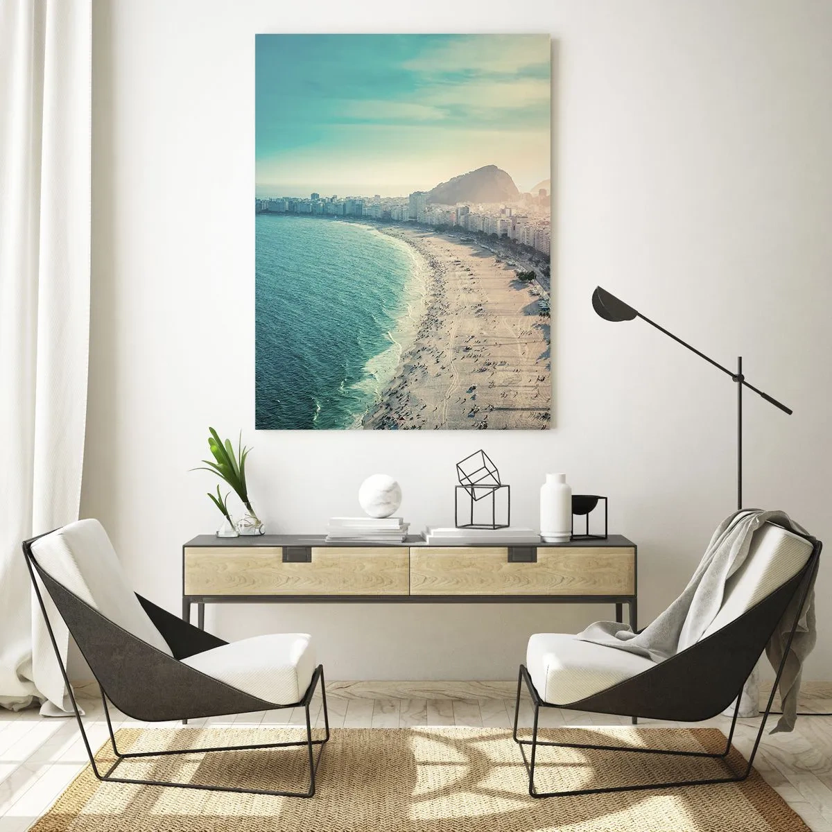 Glasbild - Bild auf glas - Panorama des Copacabana-Strandes mit Bergen im Hintergrund in Rio de Janeiro - 80x120cm - Ewiger Urlaub in Rio - Moderne Wanddekoration für Wohnzimmer und Schlafzimmer ARTTOR