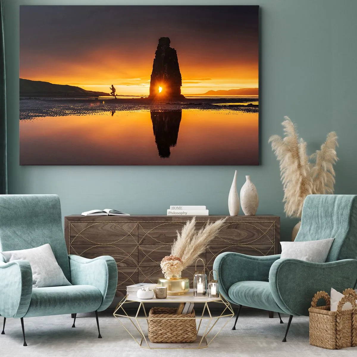 Bild auf Leinwand - Leinwandbild - Person läuft bei Sonnenuntergang am Strand mit Felsformation - 100x70cm - Nur du und die Natur - Moderne Wanddekoration für Wohnzimmer und Schlafzimmer ARTTOR