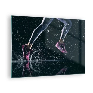 Glasbild - Bild auf glas - Laufen durchs Wasser in Sportschuhen vor dunklem Hintergrund - 70x50cm - Wie viel Kraft in den Beinen - Moderne Wanddekoration für Wohnzimmer und Schlafzimmer ARTTOR