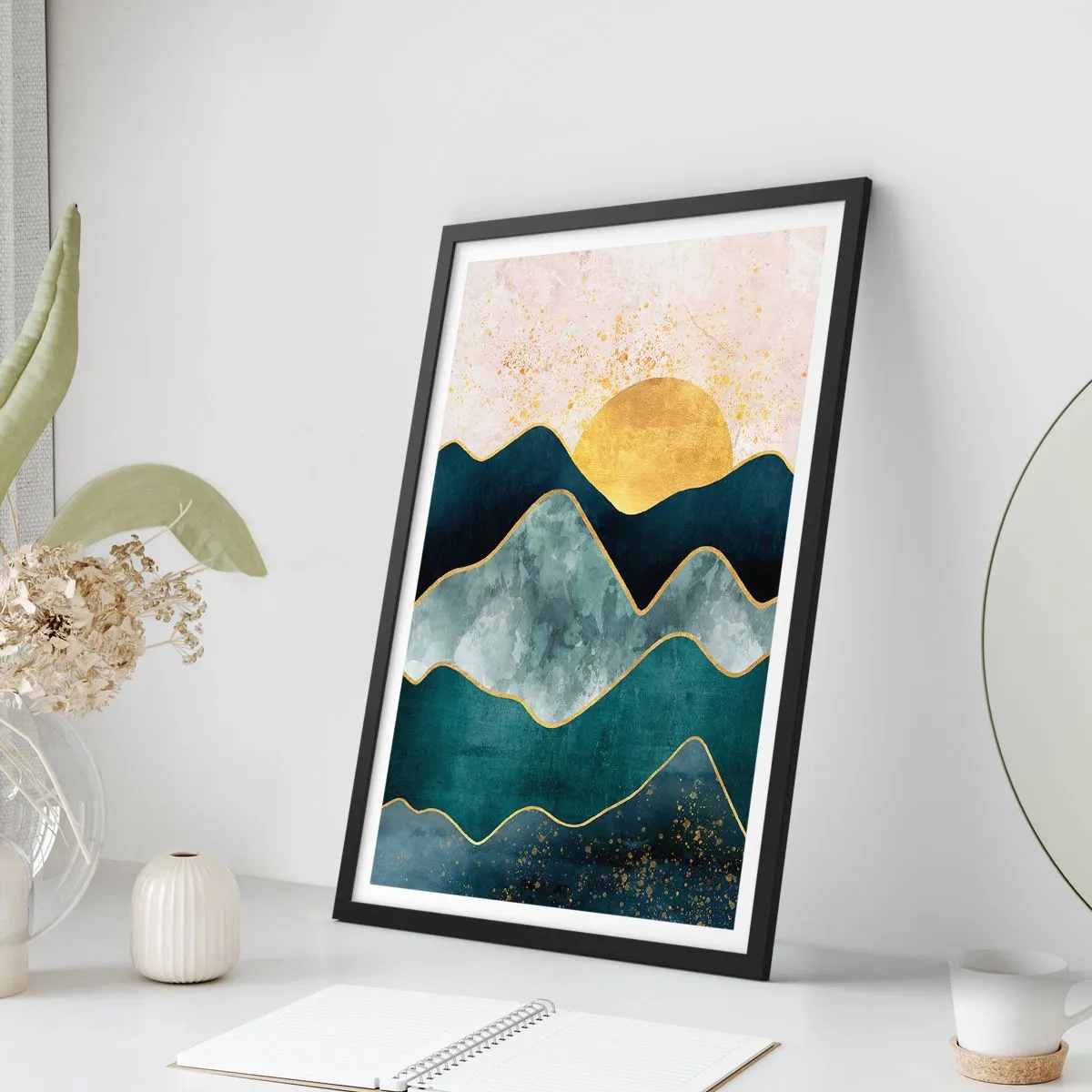 Poster in einem schwarzem Rahmen - Hinter den sieben Bergen - 70x100 cm