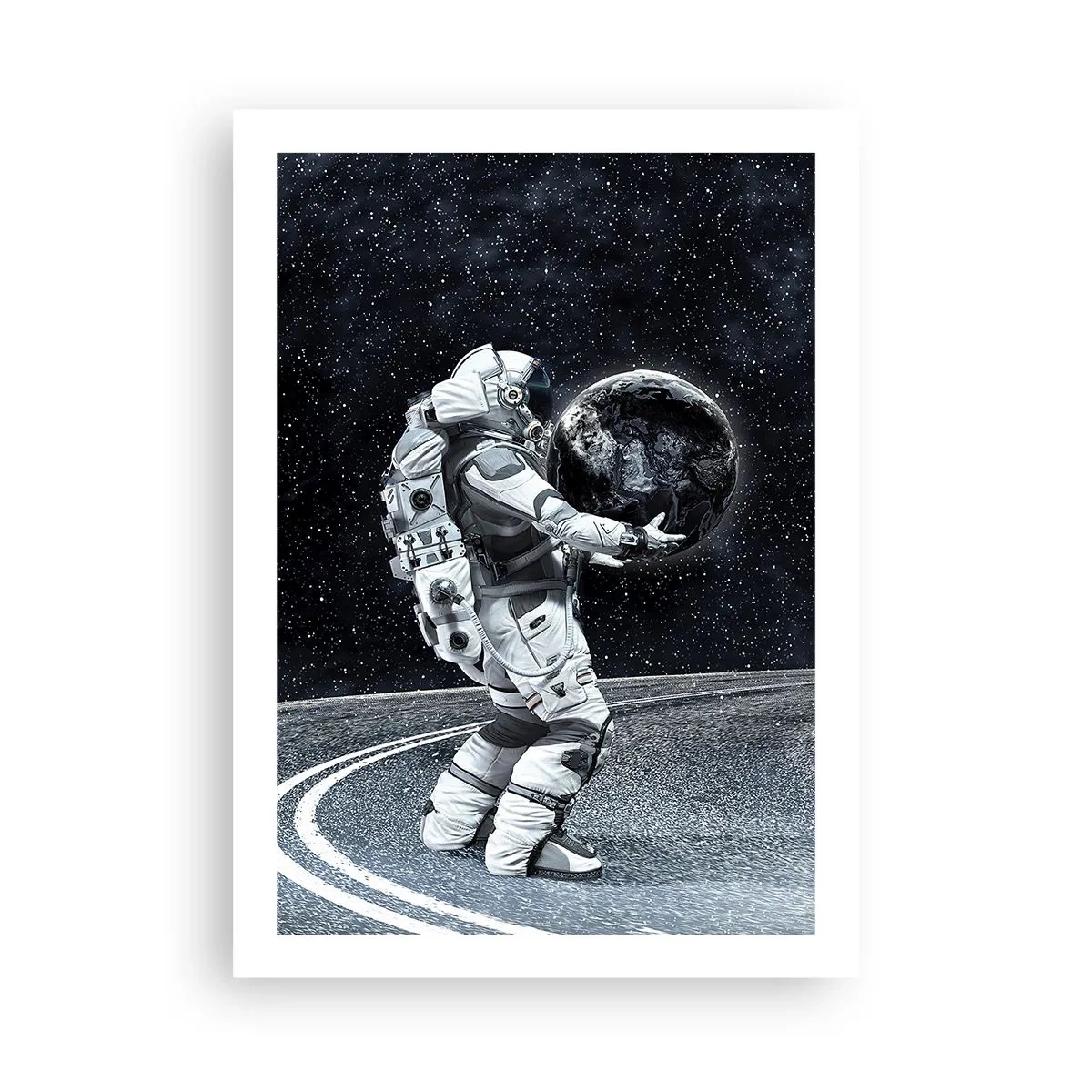 Poster - Ein Astronaut im Weltraum hält eine Kugel, die der Erde ähnelt. - 50x70cm - Auf der Milchstraße - Moderne Wanddekoration für Wohnzimmer und Schlafzimmer ARTTOR