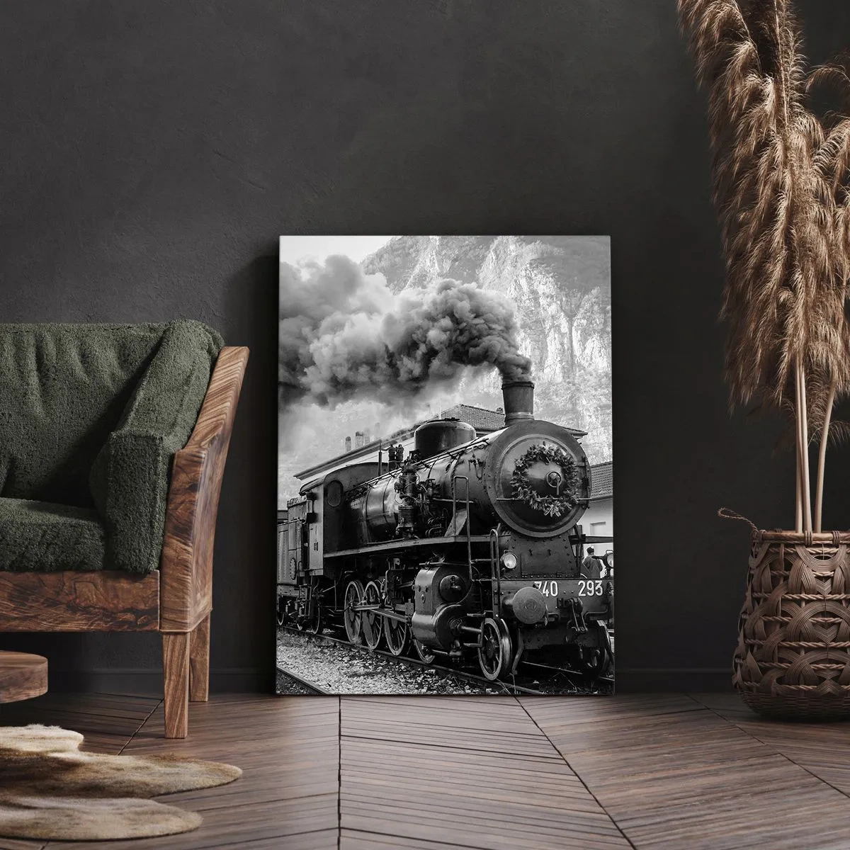 Bild auf Leinwand - Leinwandbild - Eine schwarz-weiße Dampflokomotive vor einer Berglandschaft - 50x70cm - Steht am Bahnhof ... - Moderne Wanddekoration für Wohnzimmer und Schlafzimmer ARTTOR