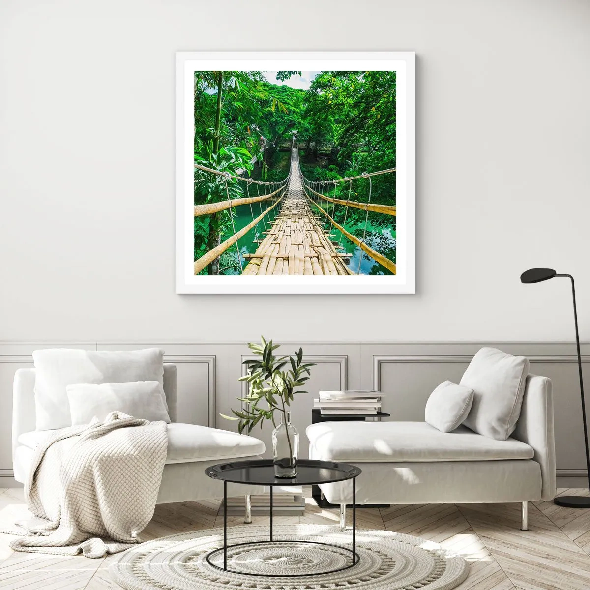 Poster in einem weißen Rahmen - Monkey Bridge über das Grün - 60x60 cm